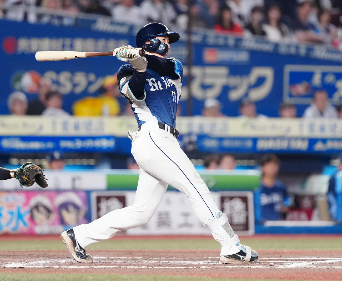 ロッテ対西武　8回表西武2死一、三塁、適時打を放つ小島大河（撮影・鈴木みどり）