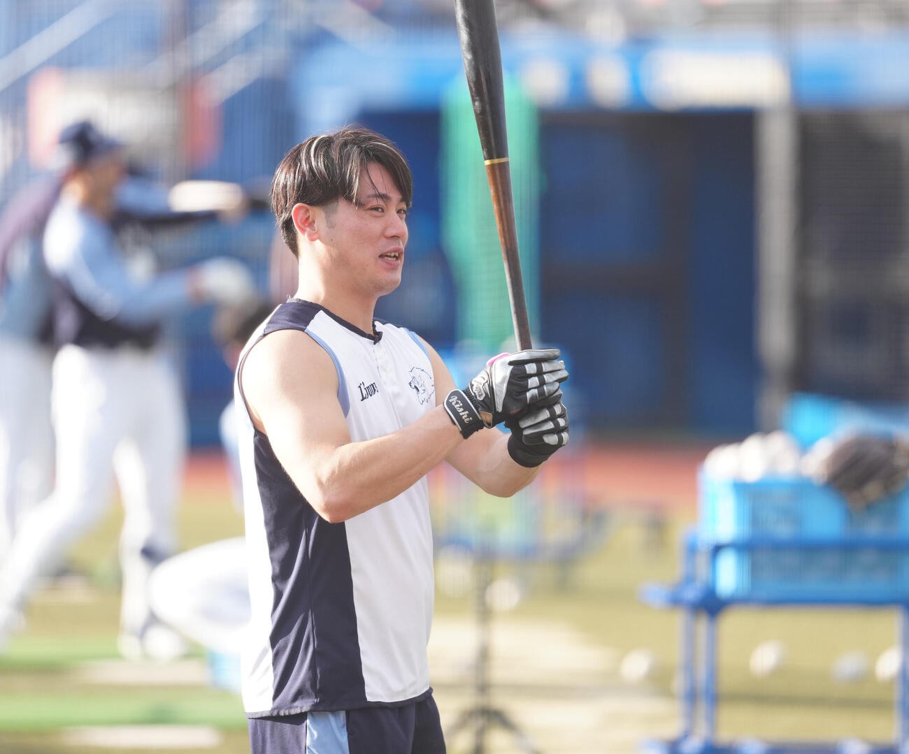 ロッテ対西武　試合前練習に臨む西武岸潤一郎（撮影・鈴木みどり）