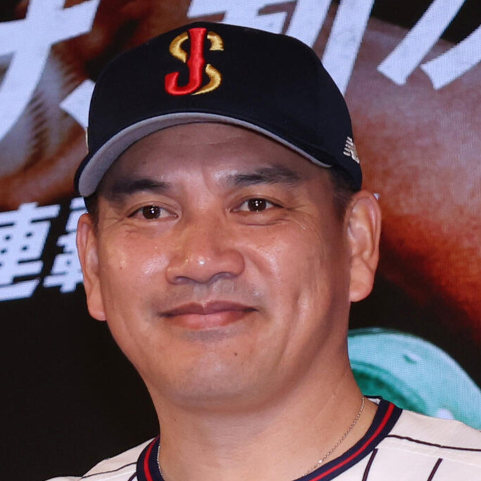 新ロゴのキャップを被り登壇した侍ジャパントップチーム井口資仁監督（撮影・増田悦実）