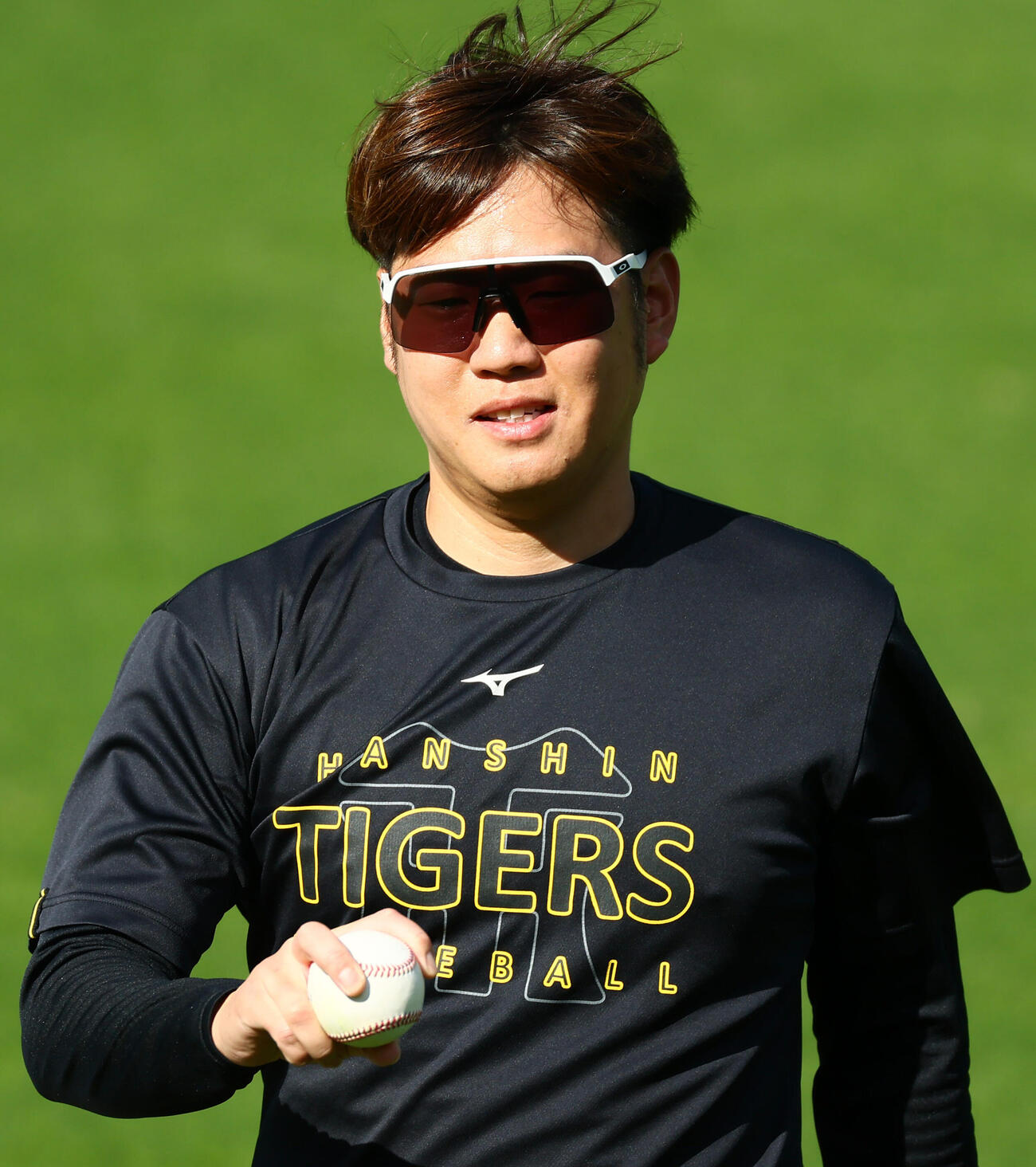 阪神対広島　練習でキャッチボールを終えた阪神西勇輝（撮影・加藤哉）