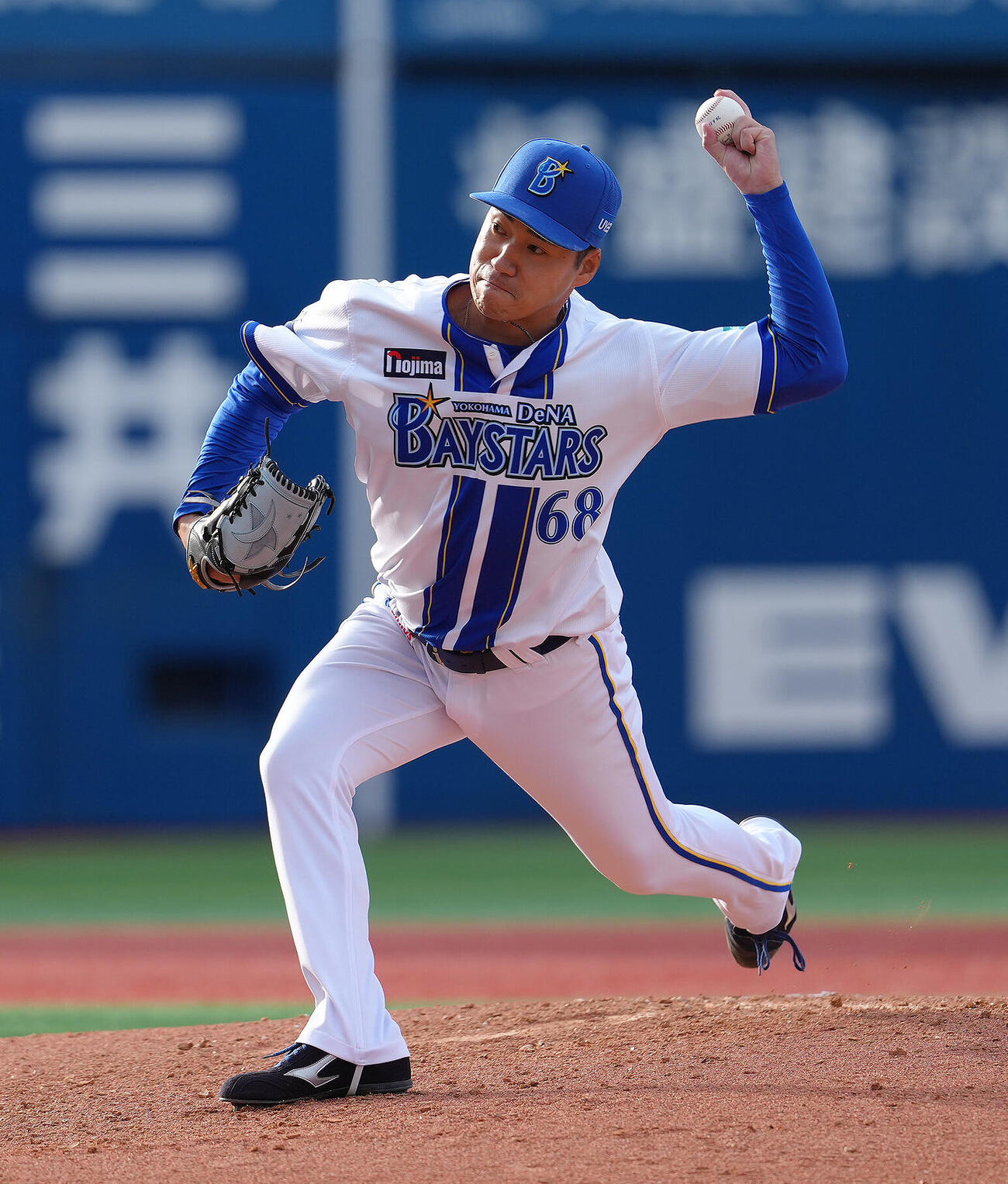 練習試合　DeNA対Honda 6回から登板したDeNA岩田将貴（撮影・足立雅史）