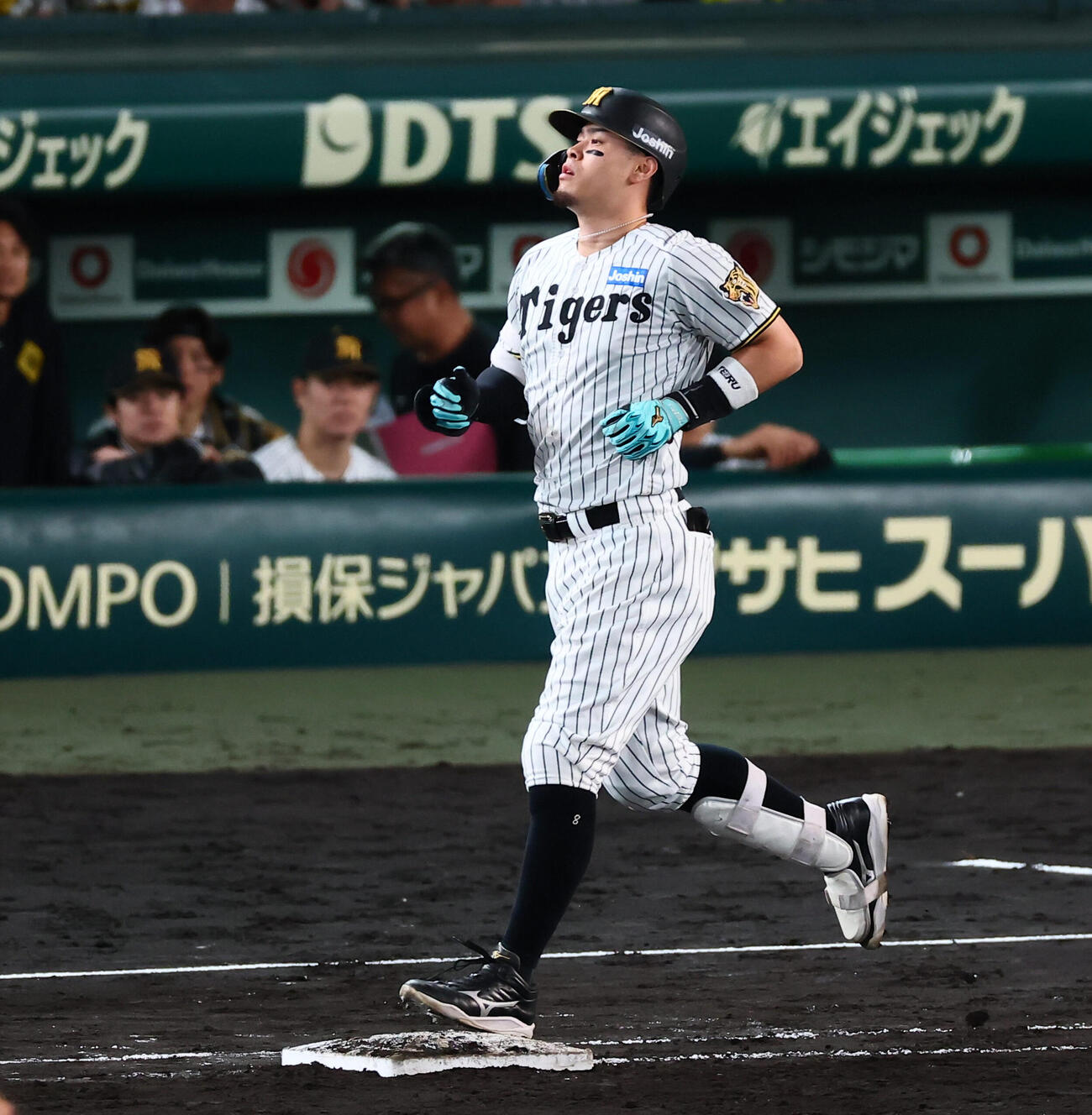 阪神対広島　8回裏阪神2死満塁、佐藤輝明は二ゴロに倒れる（撮影・加藤哉）
