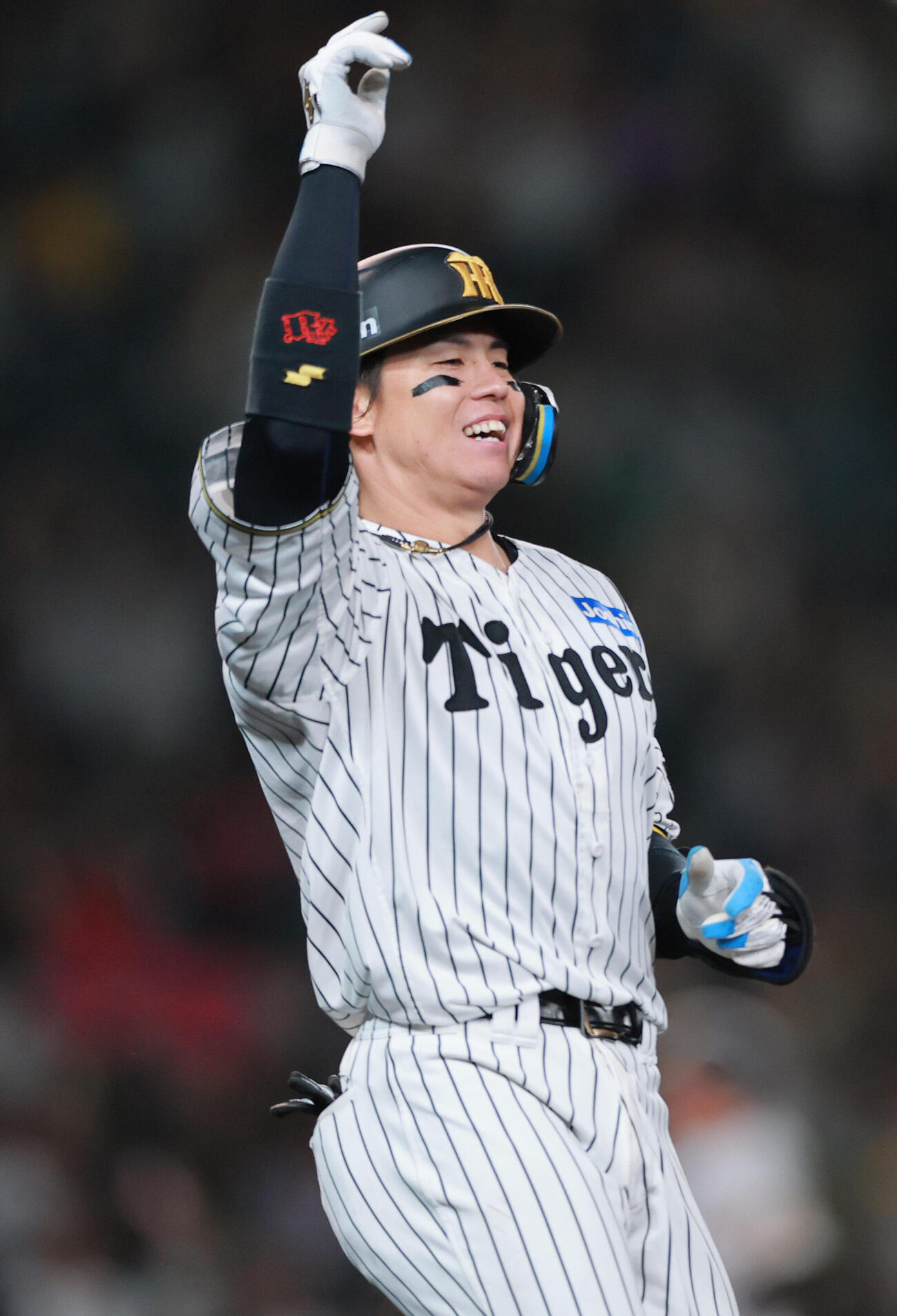 阪神対広島　11回裏阪神1死二、三塁、梅野隆太郎はサヨナラ適時打を放つ（撮影・上山淳一）
