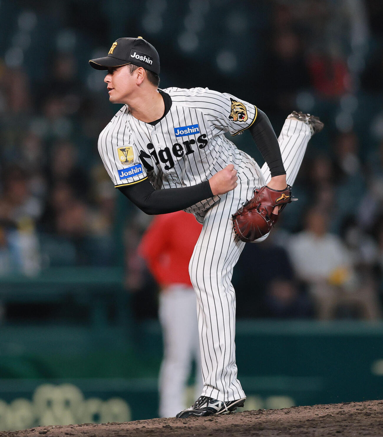 阪神対広島　11回表に登板する阪神岡留英貴（撮影・上山淳一）