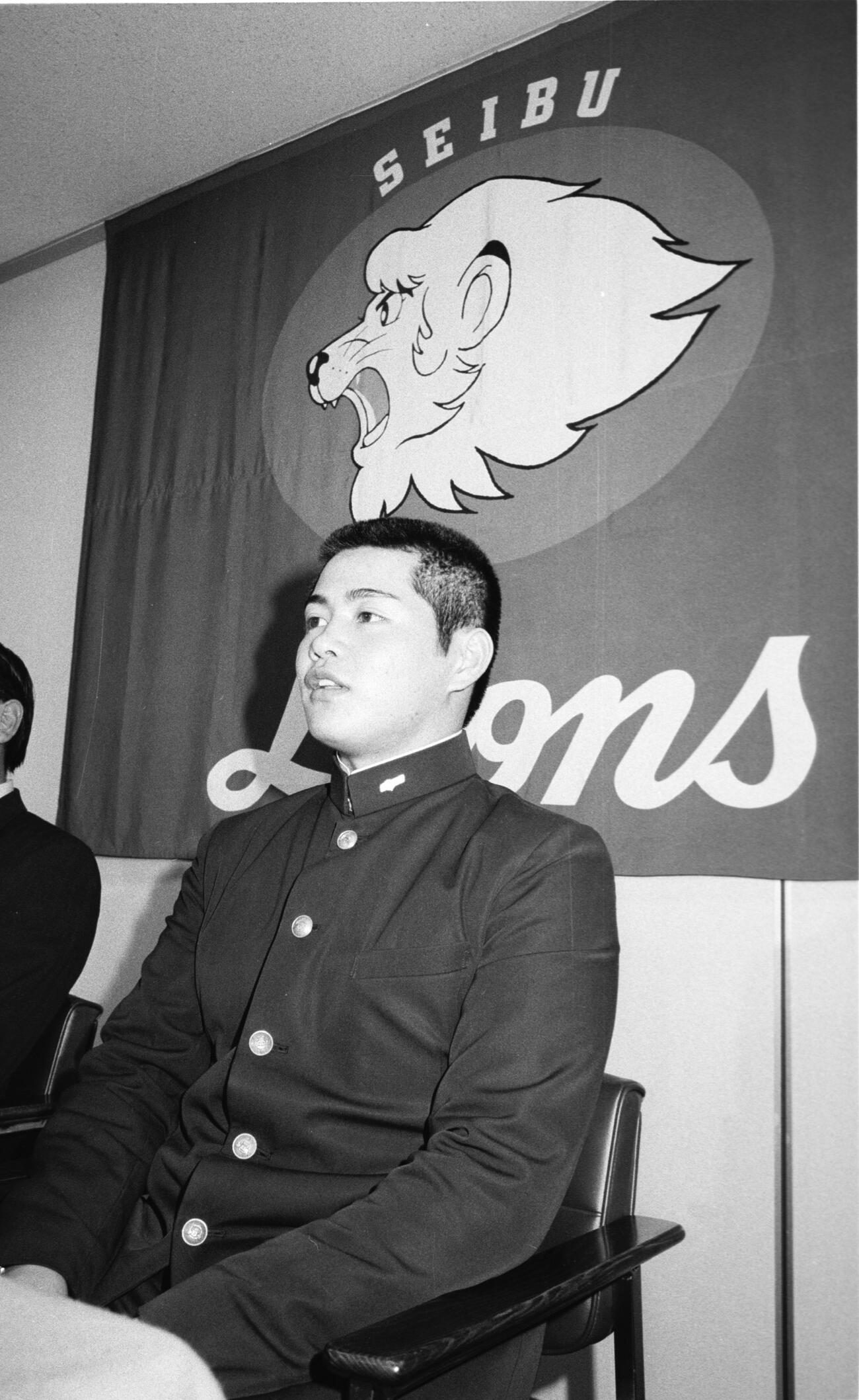 1982年1月、西武入団会見を行った工藤公康