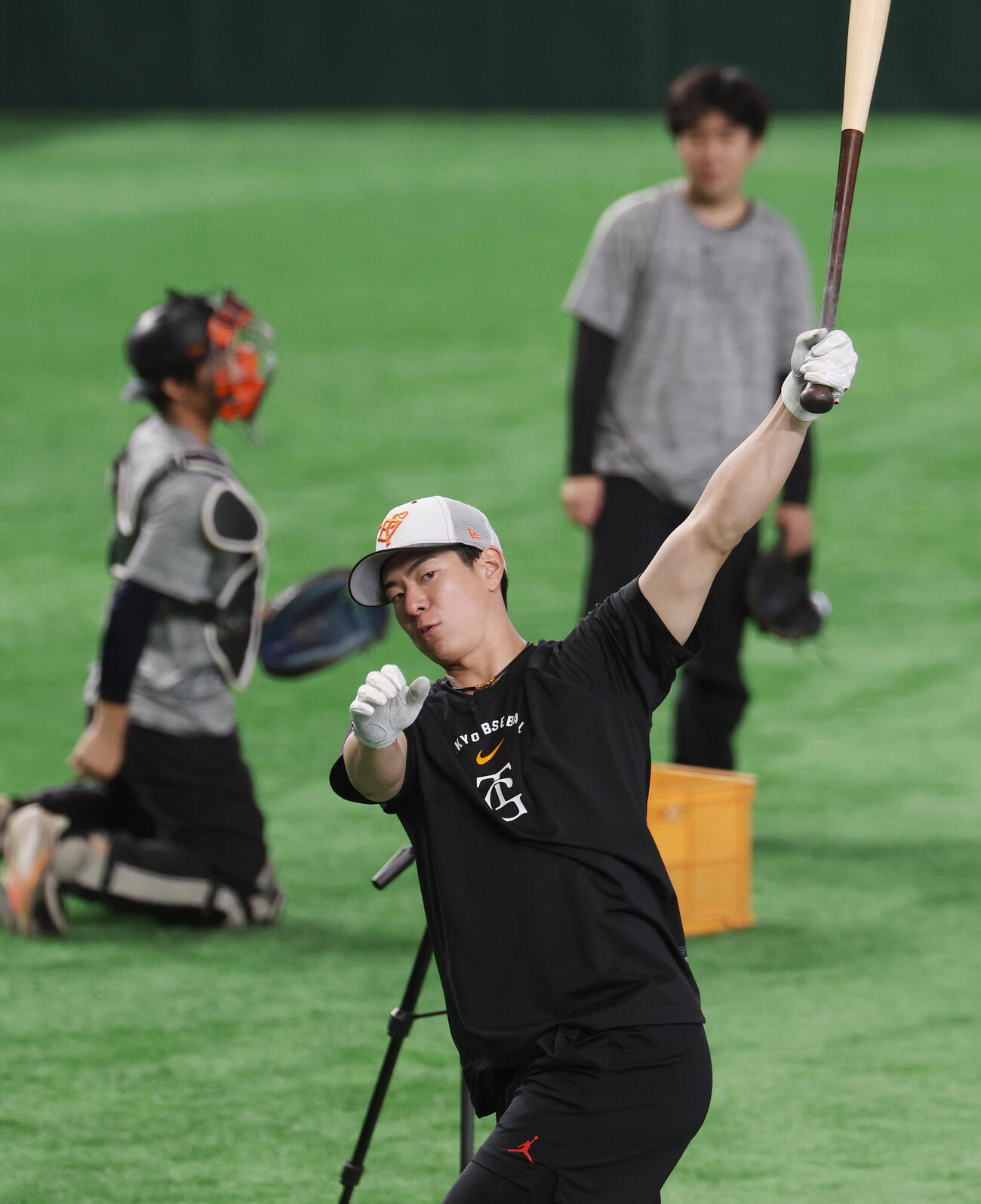 打撃練習する巨人松本剛（撮影・宮地輝）