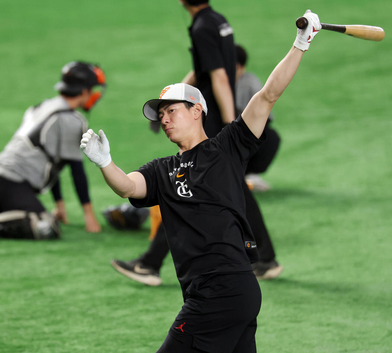 打撃練習する巨人松本剛（撮影・宮地輝）