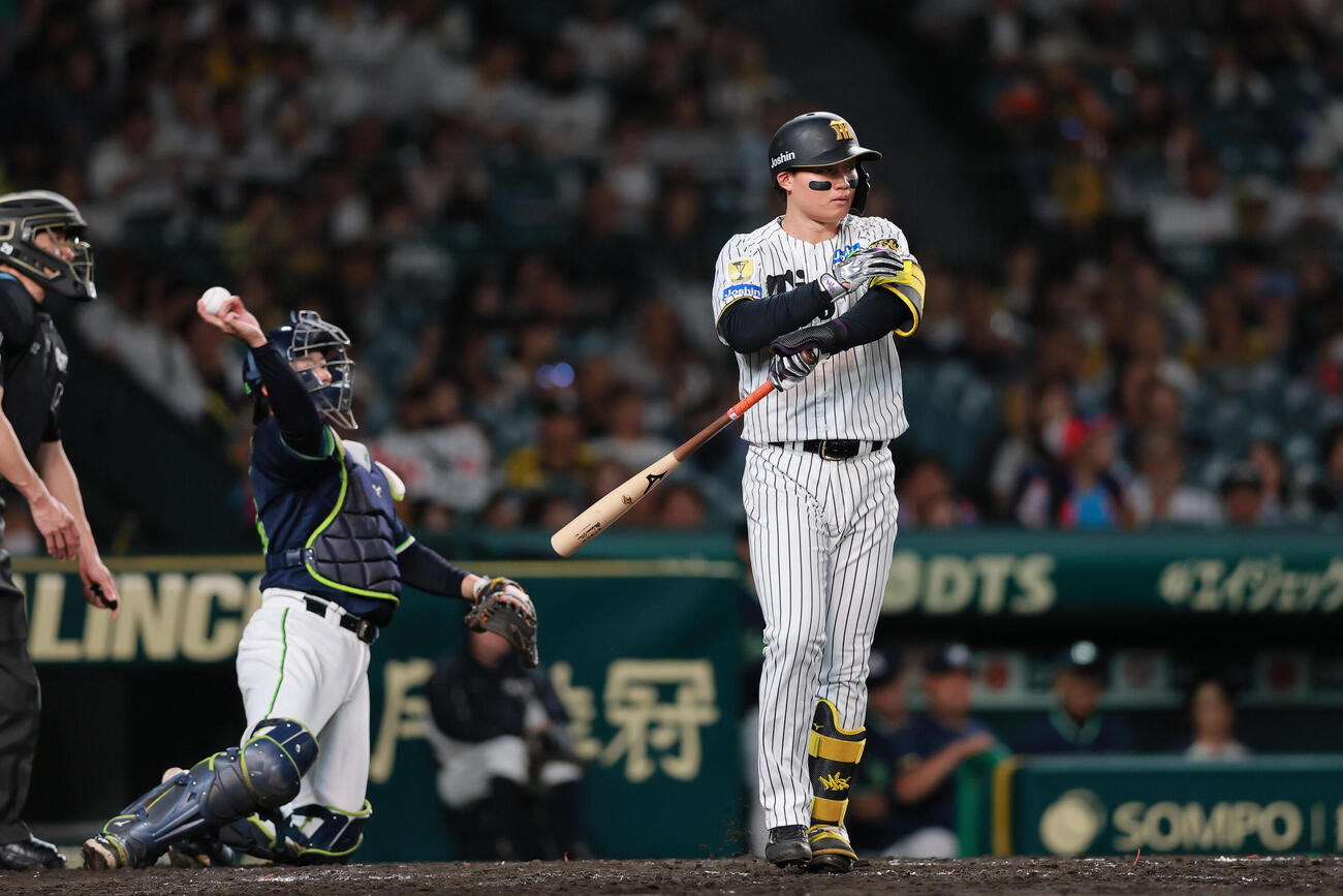 阪神対ヤクルト　4回裏阪神1死、森下翔太は四球を選ぶ（撮影・上山淳一）