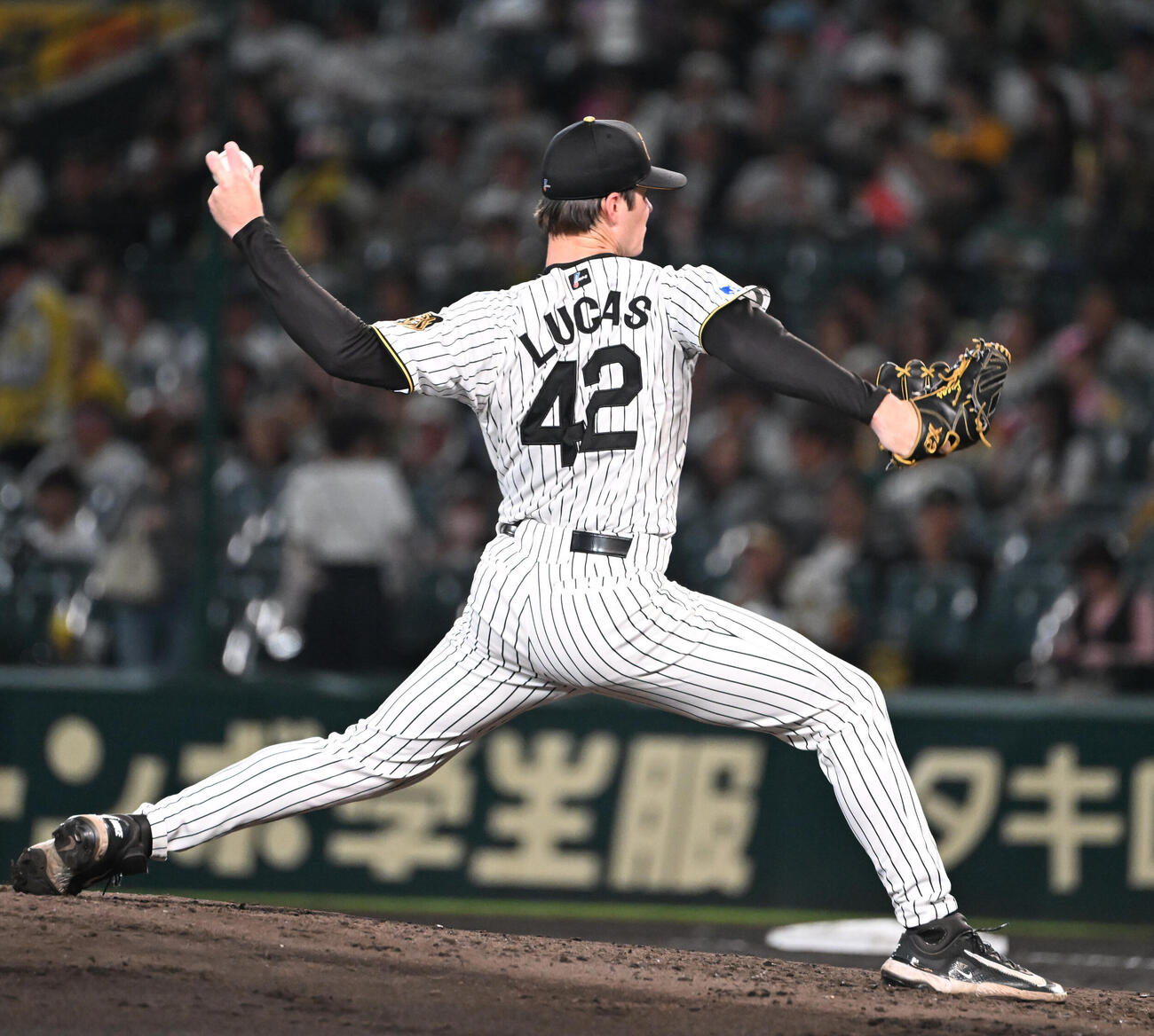 阪神対ヤクルト　先発する阪神ルーカス（撮影・和賀正仁）