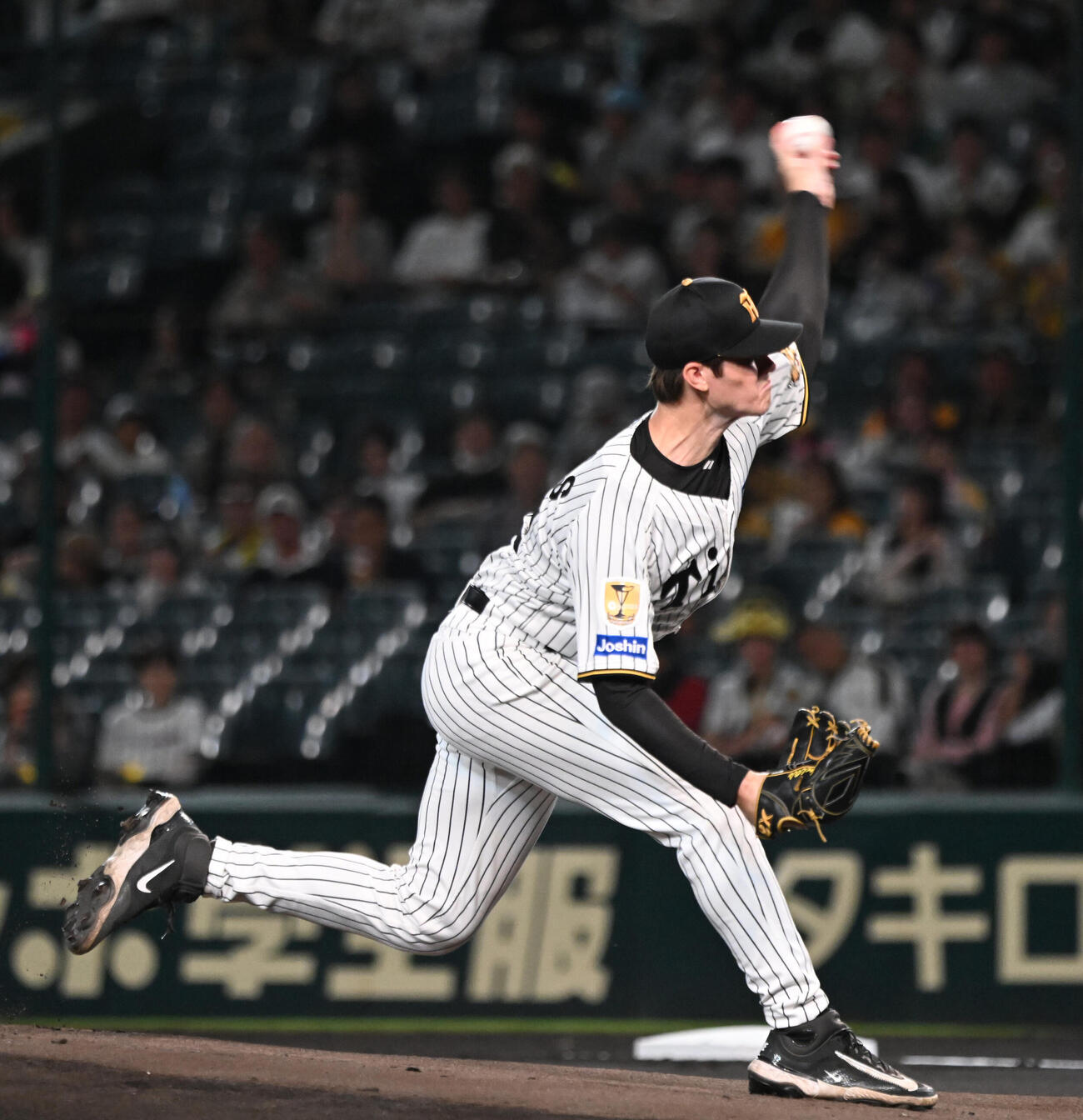 阪神対ヤクルト　先発する阪神ルーカス（撮影・和賀正仁）