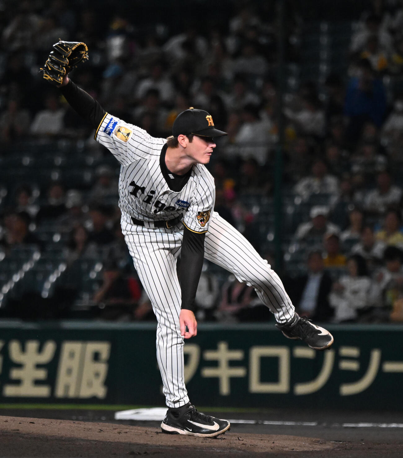 阪神対ヤクルト　先発する阪神ルーカス（撮影・和賀正仁）