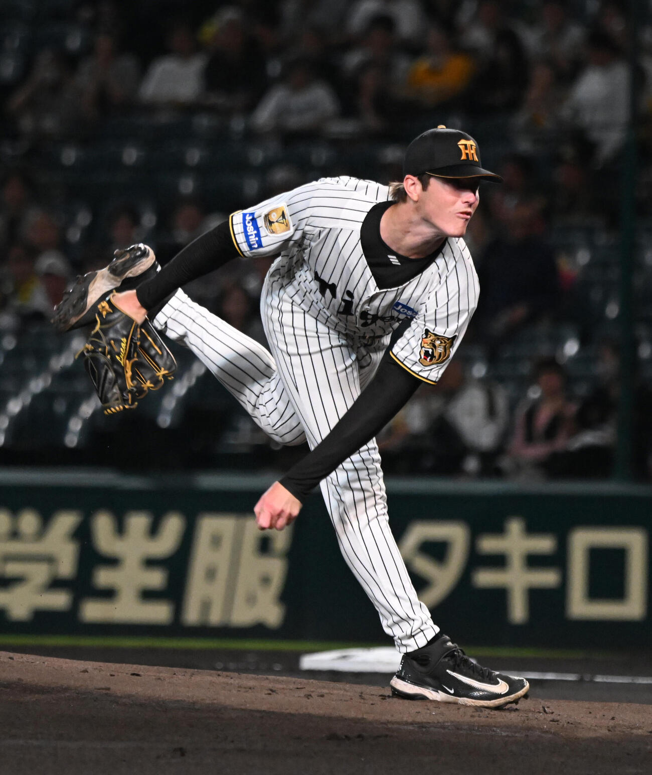 阪神対ヤクルト　先発する阪神ルーカス（撮影・和賀正仁）