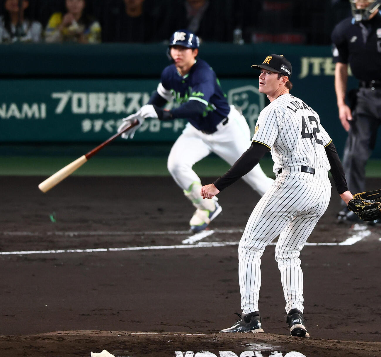 阪神対ヤクルト　2回表ヤクルト無死満塁、イーストン・ルーカスは田中陽翔に右前適時打を打たれ失点する（撮影・加藤哉）