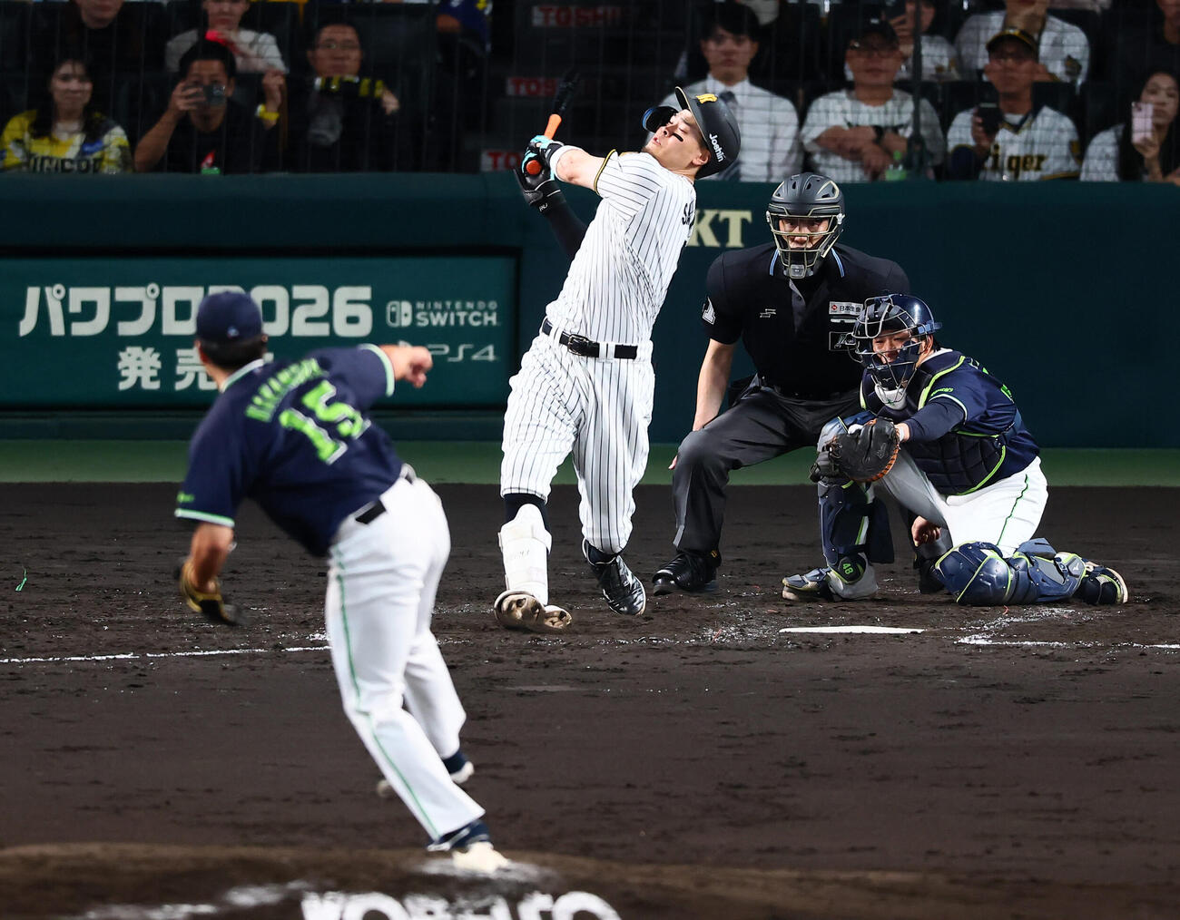 阪神対ヤクルト　4回裏阪神無死、佐藤輝明は三振に倒れる。投手中村優斗（撮影・加藤哉）