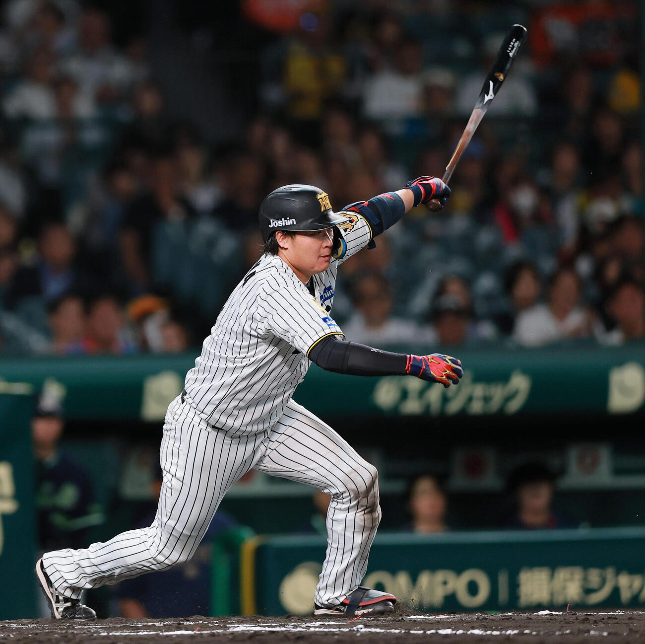 阪神対ヤクルト　6回裏阪神2死、大山悠輔は遊内野安打を放つ（撮影・上山淳一）