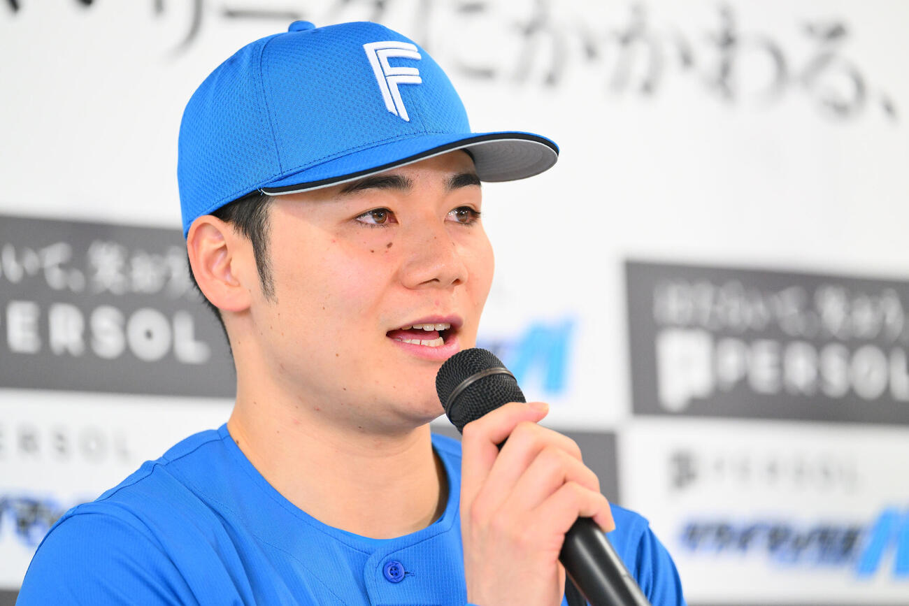 前日会見で話す日本ハム清宮幸太郎（撮影・滝沢徹郎）