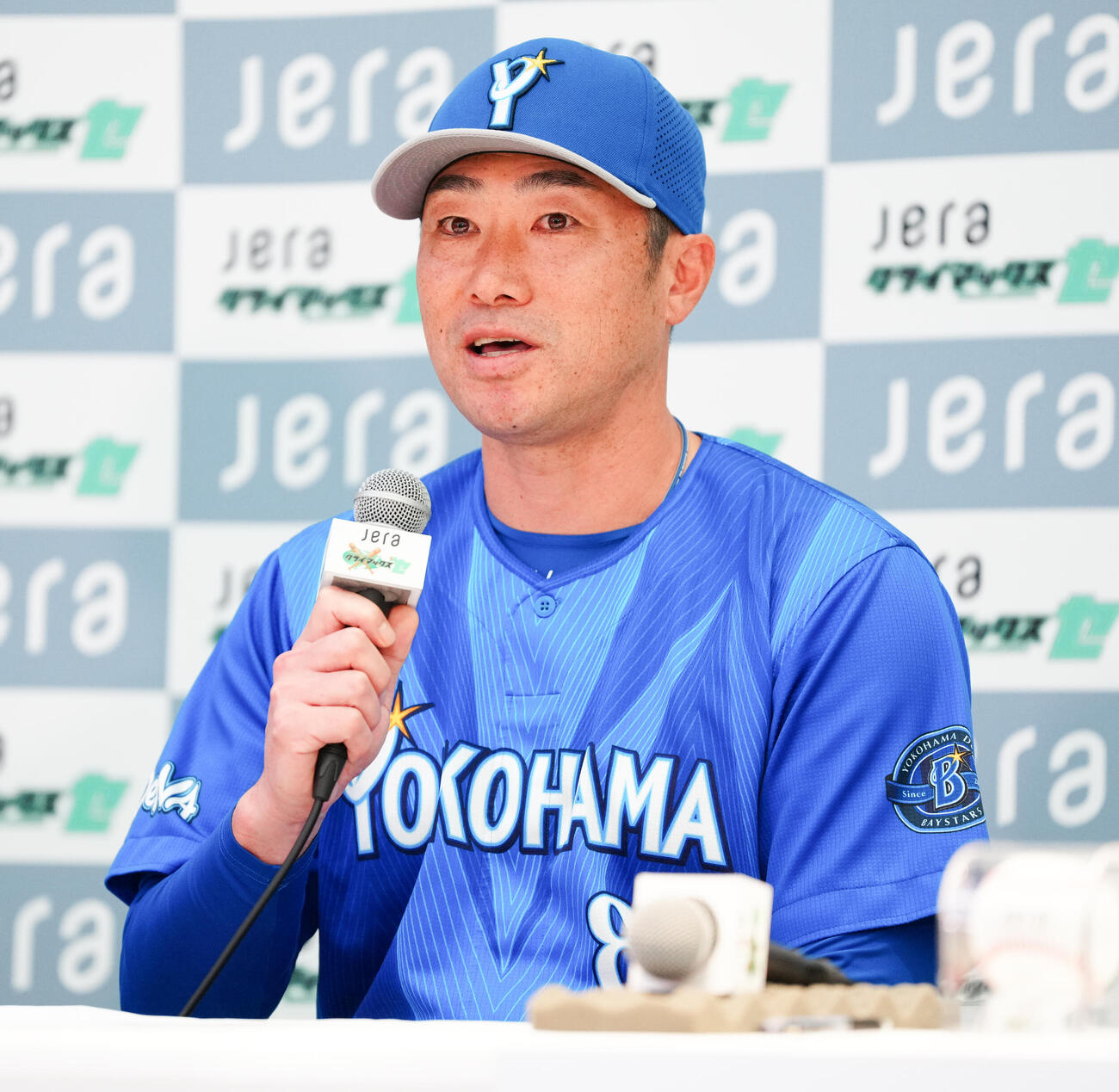 共同記者会見に臨むDeNA相川亮二監督（撮影・鈴木みどり）