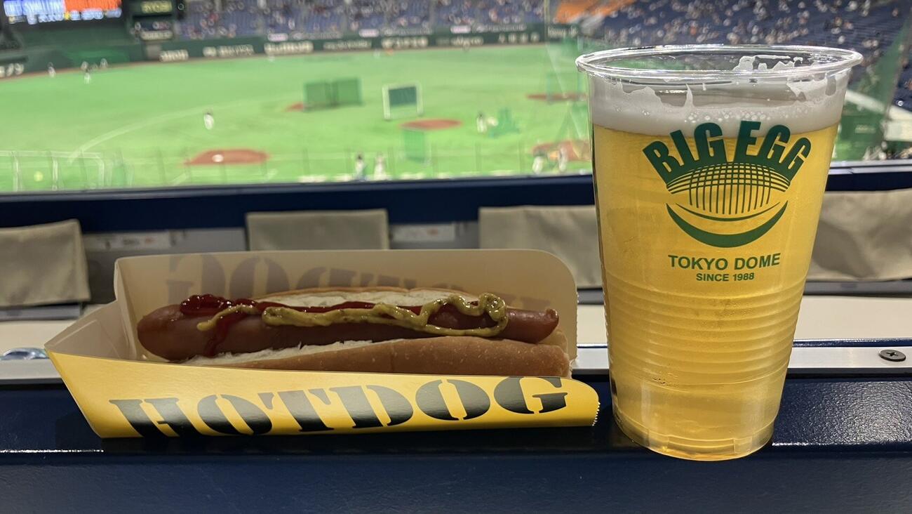 東京ドームドッグセット（ホットドッグ＆生ビール）（1580円・Dome Shop 104・内野1F中央）