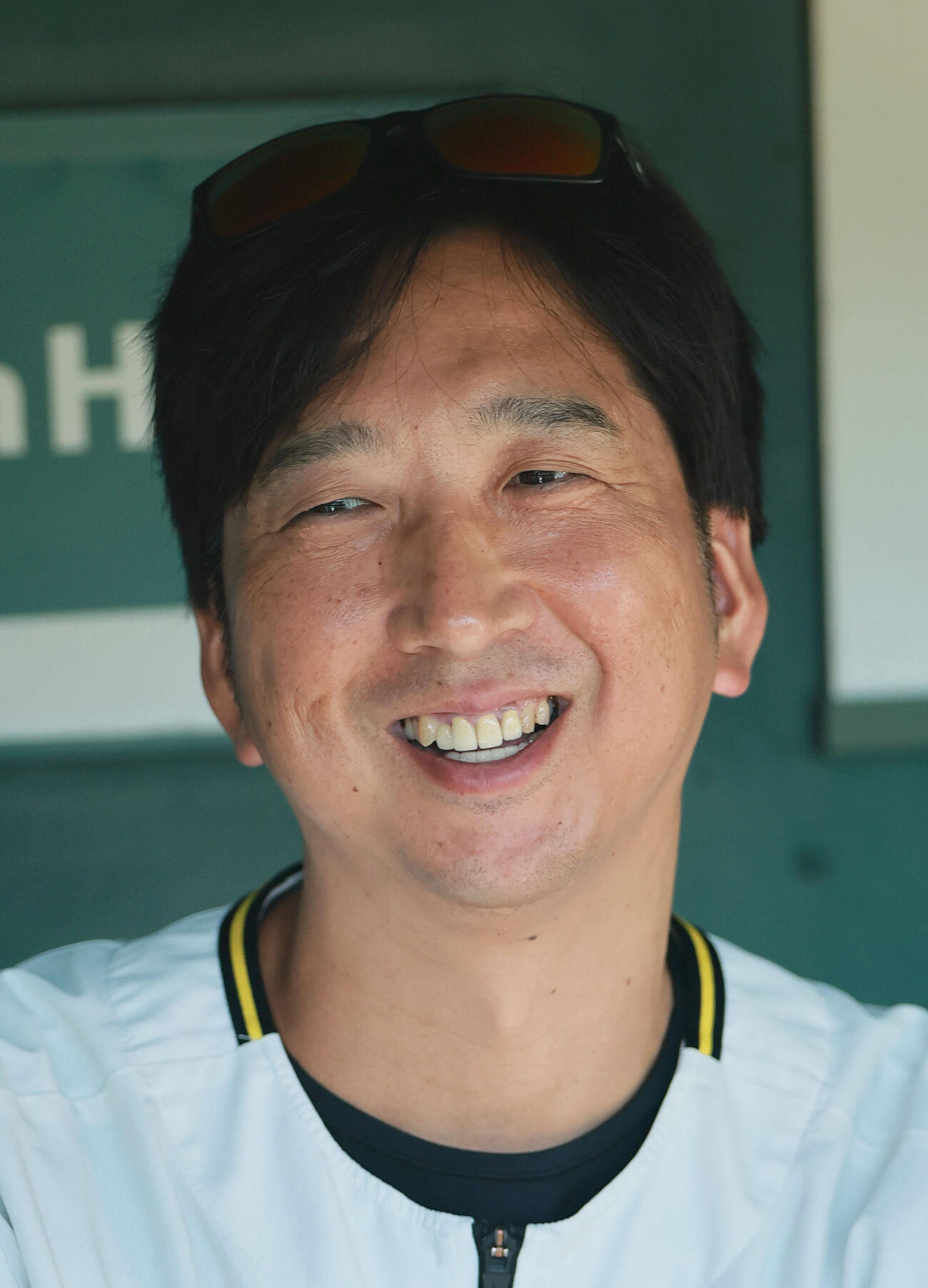 報道陣に話す阪神藤川球児監督（撮影・上山淳一）