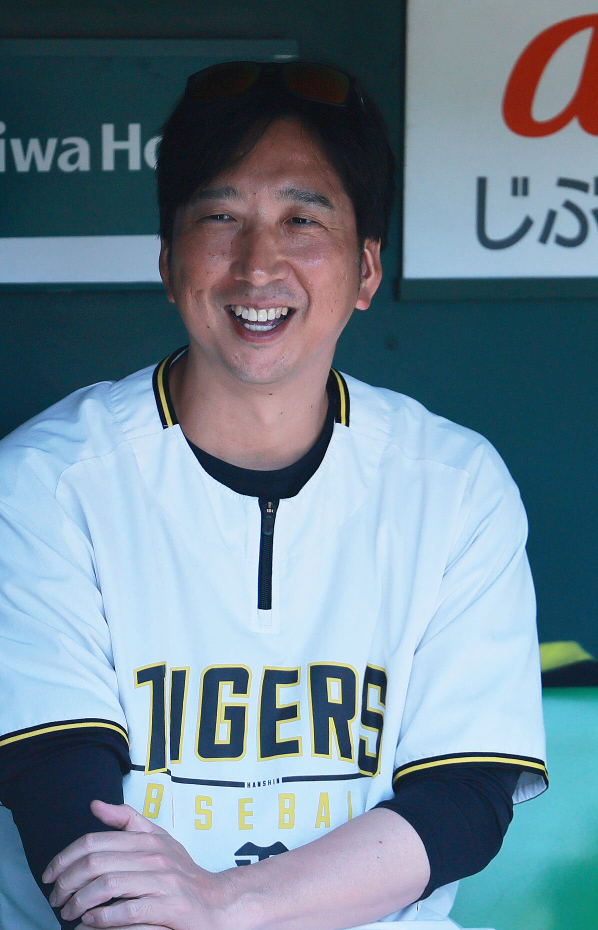 報道陣に話す阪神藤川球児監督（撮影・上山淳一）