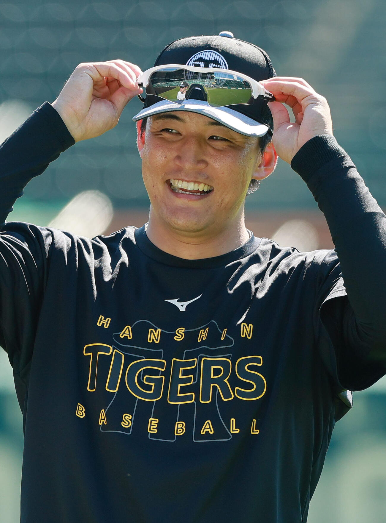 全体練習でリラックスした表情をみせる阪神元山飛優（撮影・上山淳一）
