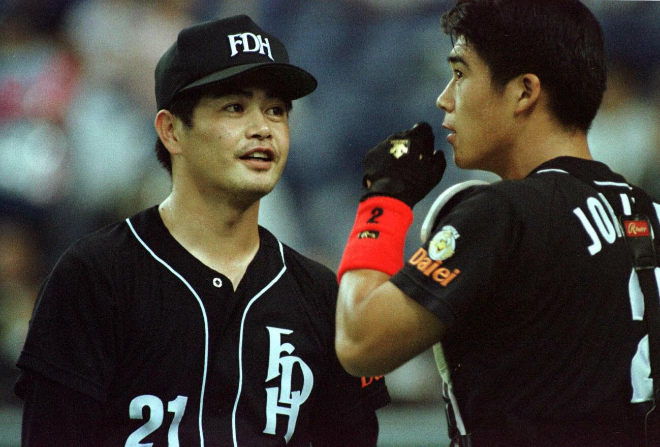 ダイエー時代の工藤公康（左）と城島健司（96年9月撮影）
