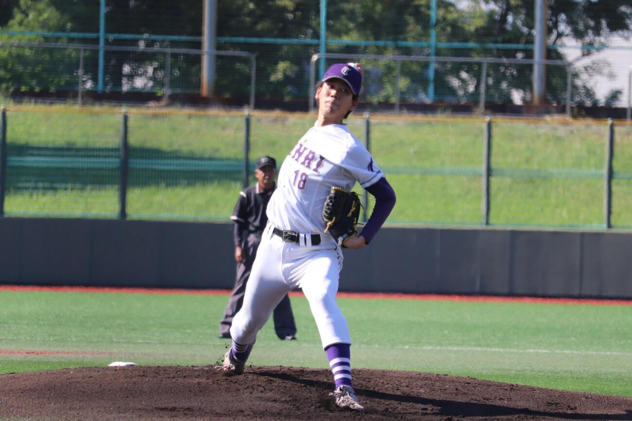 天理大対大体大　完封勝利を挙げた天理大・的場吏玖（撮影・佐藤妙月）