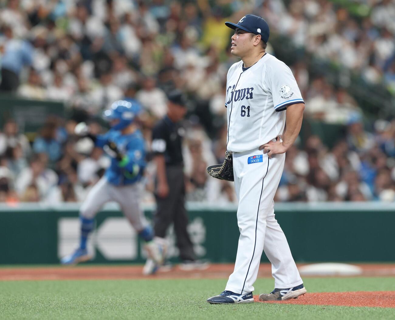 西武対日本ハム　4回表日本ハム2死二塁、奈良間大己に2点本塁打を浴びる平良海馬（撮影・黒川智章）