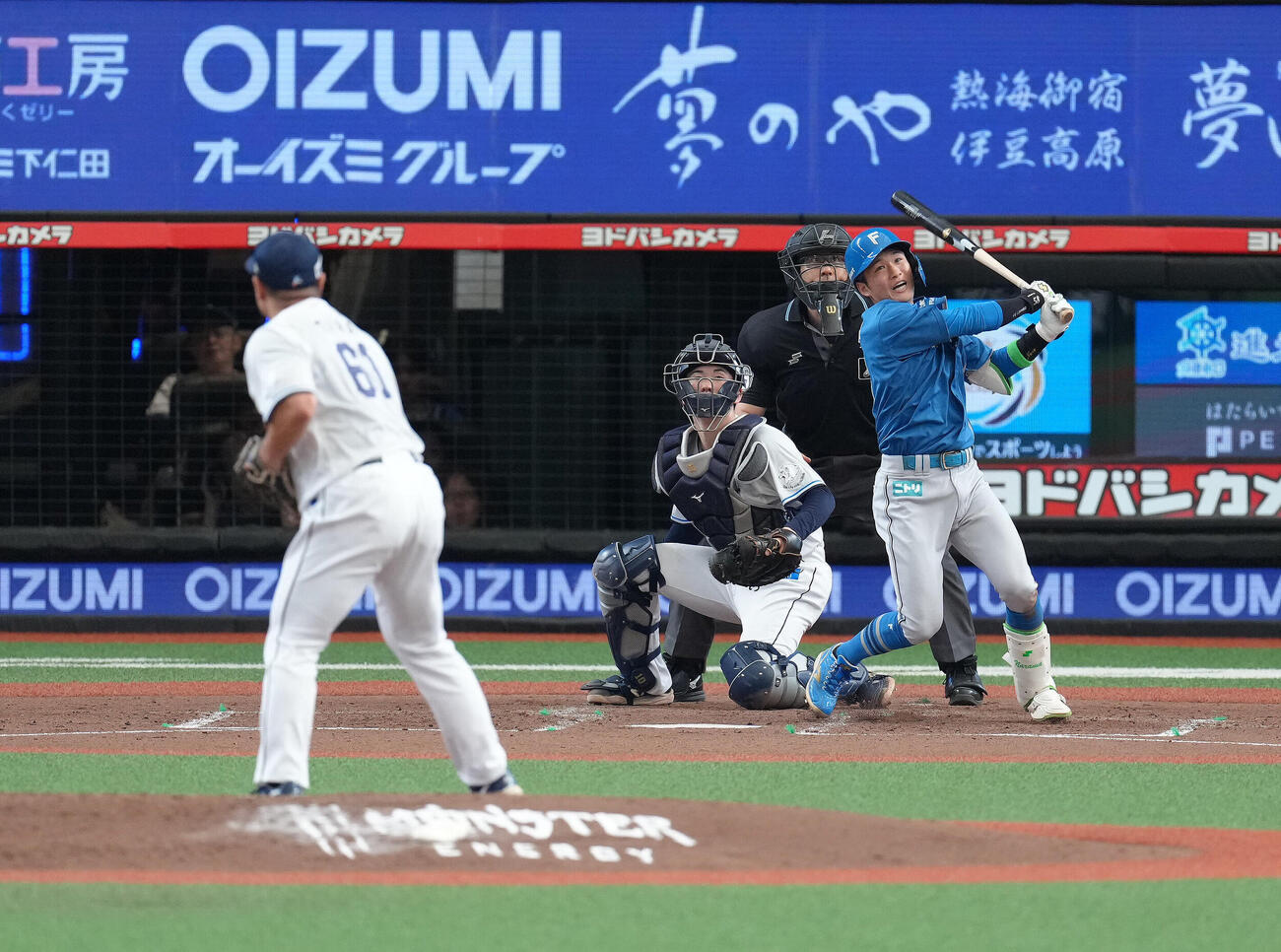 西武対日本ハム　4回表日本ハム2死二塁、奈良間大己は2点本塁打を放つ。投手平良海馬（撮影・足立雅史）