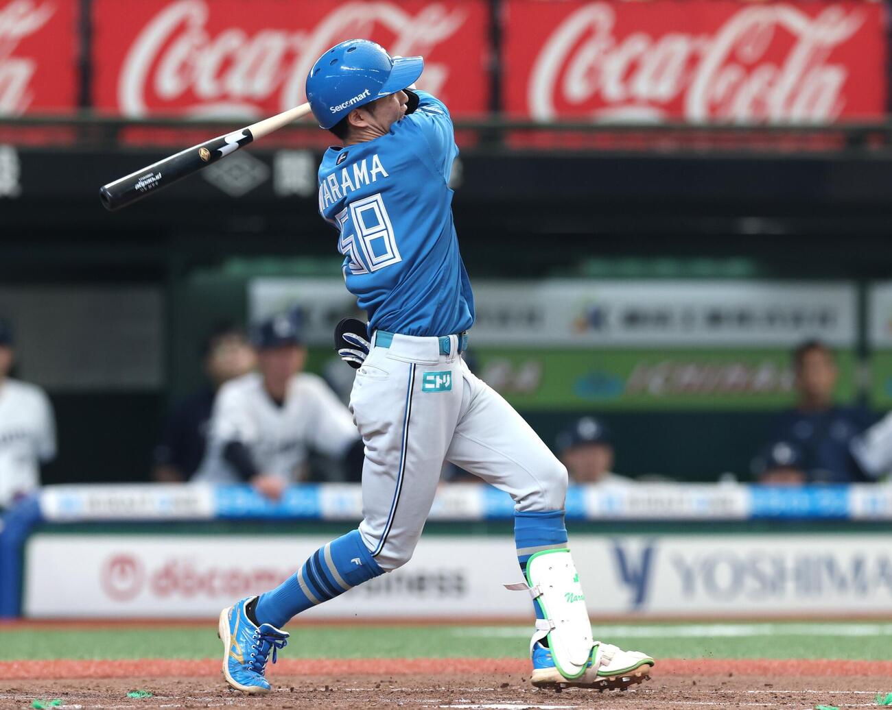 西武対日本ハム　4回表日本ハム2死二塁、2点本塁打を放つ奈良間大己（撮影・黒川智章）