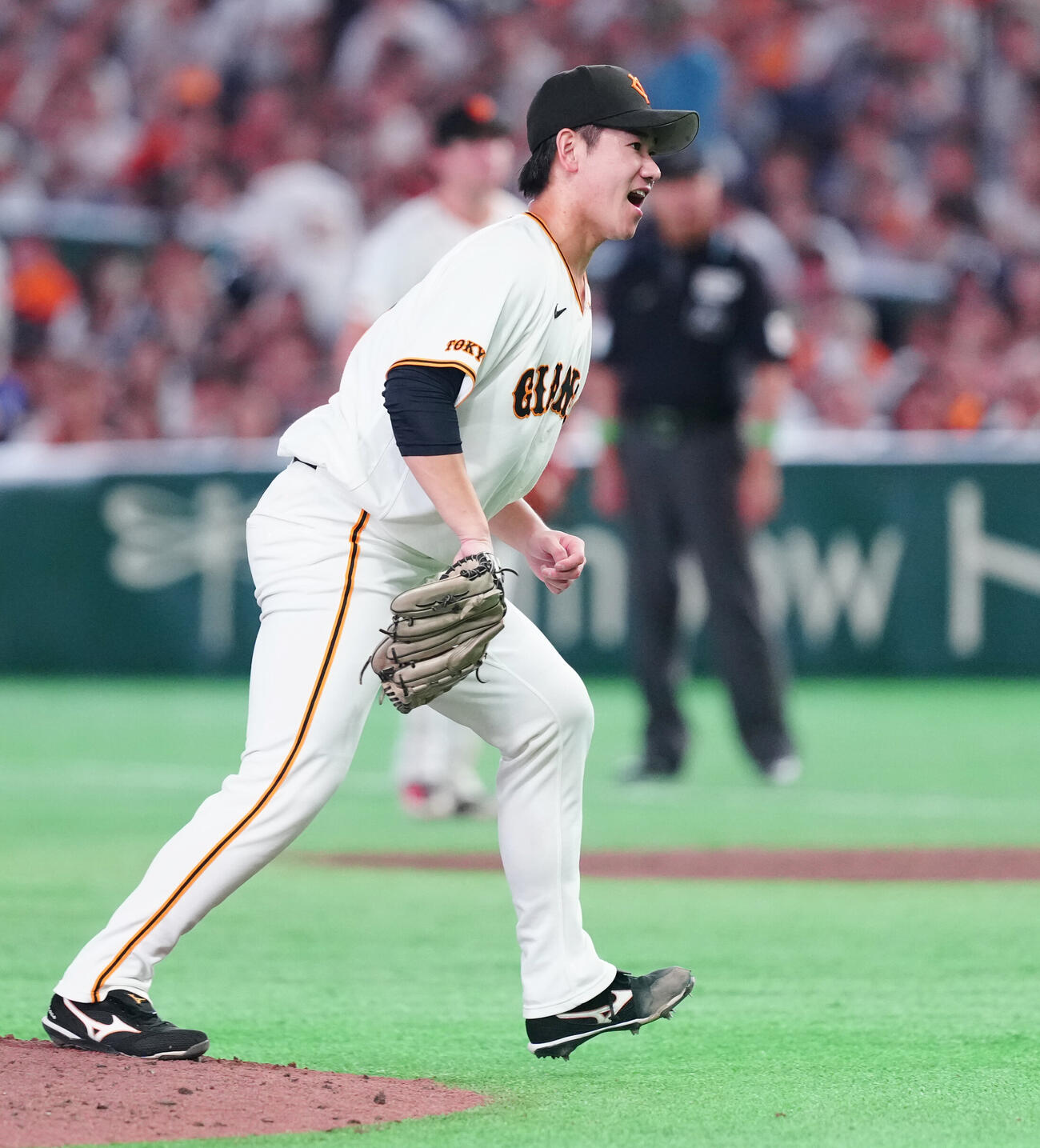 巨人対DeNA 8回表DeNA2死、蝦名達夫を見逃し三振に仕留める井上温大（撮影・鈴木みどり）
