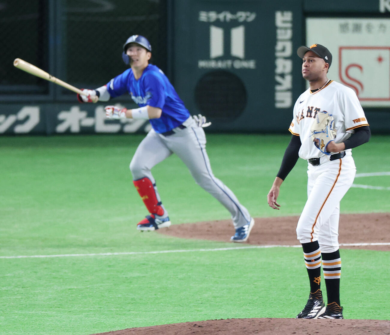 巨人対DeNA 9回表DeNA1死、度会隆輝に本塁打を浴びるライデル・マルティネス（撮影・宮地輝）