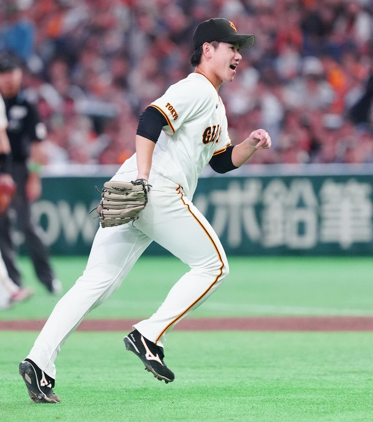 巨人対DeNA 8回表DeNA2死、蝦名達夫を見逃し三振に仕留める井上温大（撮影・鈴木みどり）
