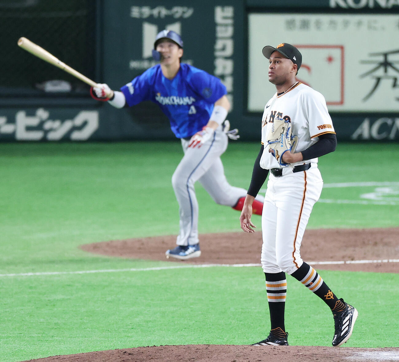 巨人対DeNA 9回表DeNA1死、度会隆輝に本塁打を浴びるライデル・マルティネス（撮影・宮地輝）