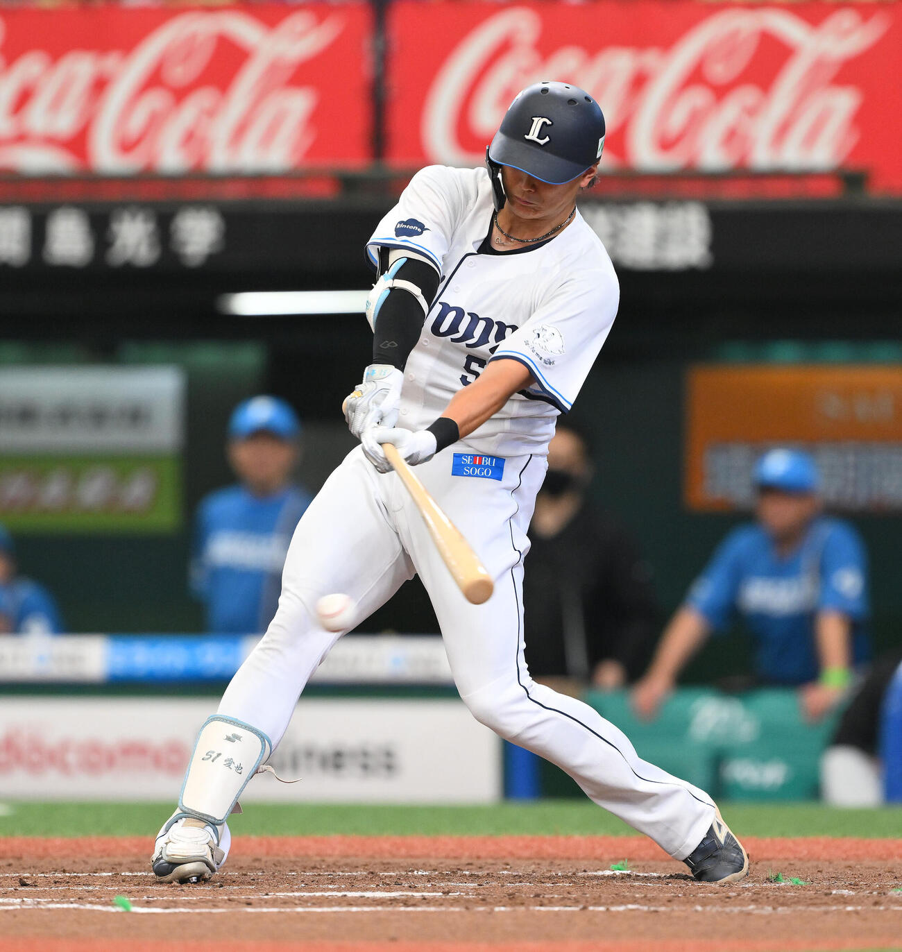 西武対日本ハム　3回裏西武無死、西川愛也は左前打を放つ（撮影・滝沢徹郎）