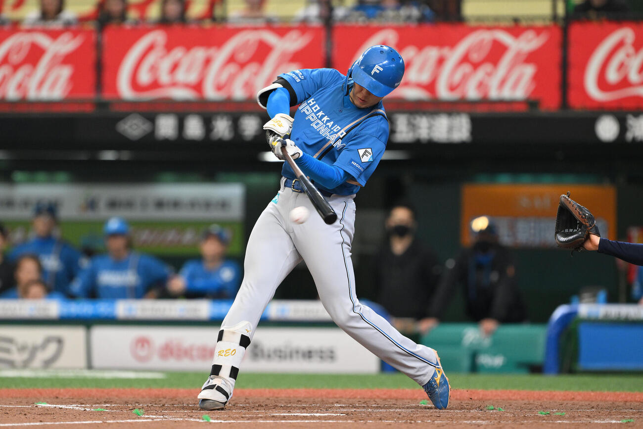 西武対日本ハム　5回表日本ハム1死、柴田獅子は中前打を放つ（撮影・滝沢徹郎）
