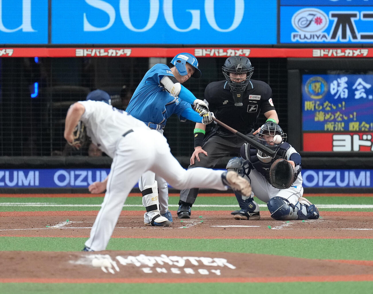 西武対日本ハム　3回表日本ハム1死、柴田獅子は中前打を放つ。投手平良海馬（撮影・足立雅史）