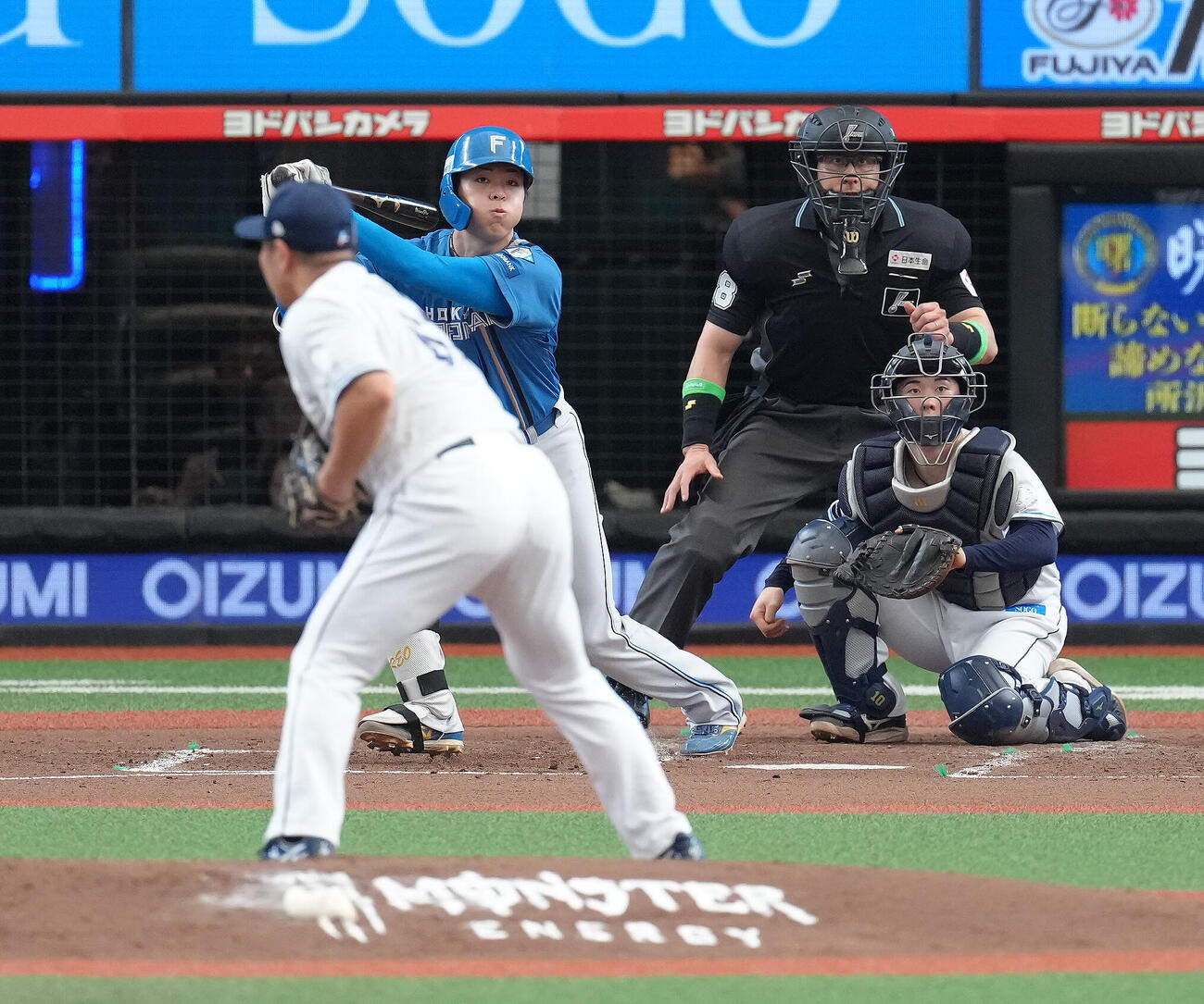西武対日本ハム　3回表日本ハム1死、柴田獅子は中前打を放つ。投手平良海馬（撮影・足立雅史）