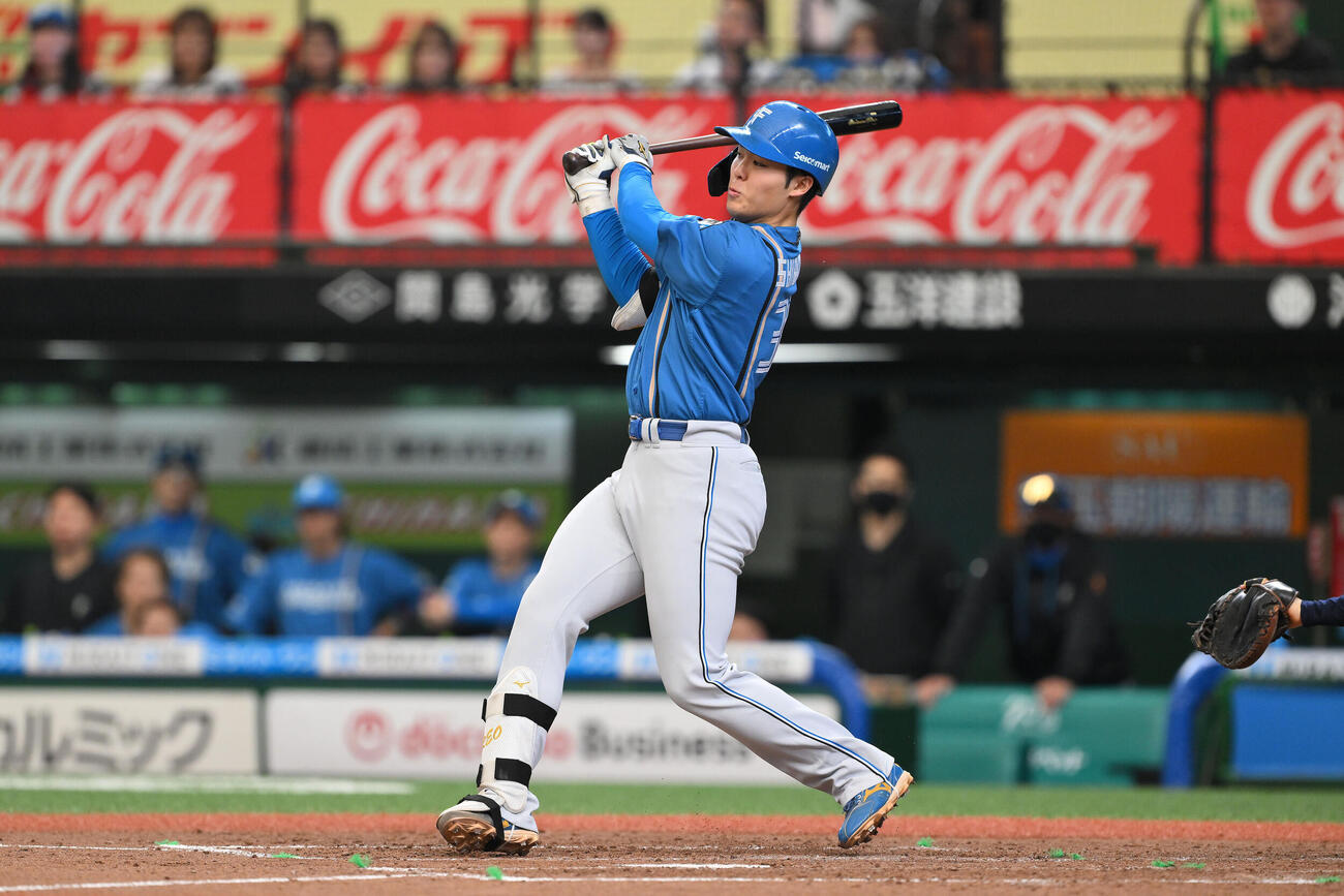 西武対日本ハム　5回表日本ハム1死、柴田獅子は中前打を放つ（撮影・滝沢徹郎）