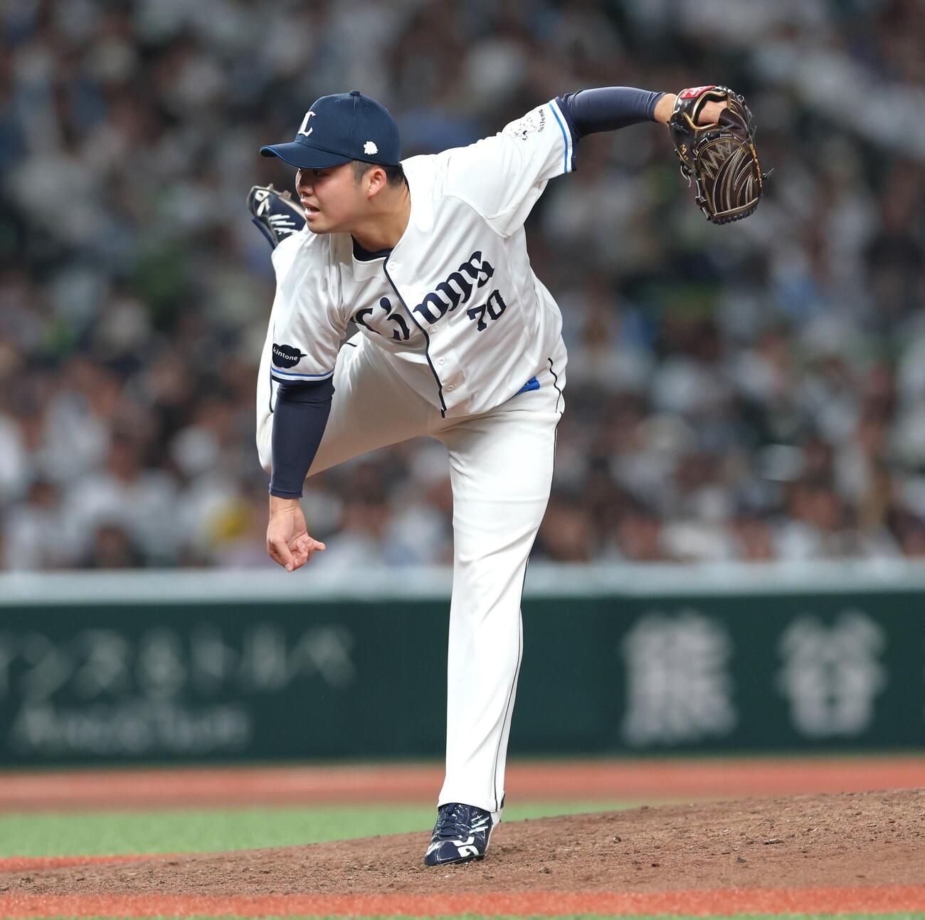 西武対日本ハム　10回に登板し力投する西武豆田泰志（撮影・黒川智章）
