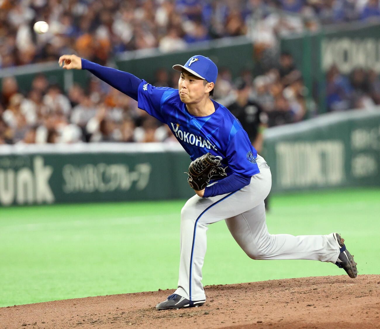 巨人対DeNA 8回裏巨人の攻撃で登板した浜地真澄（撮影・浅見桂子）