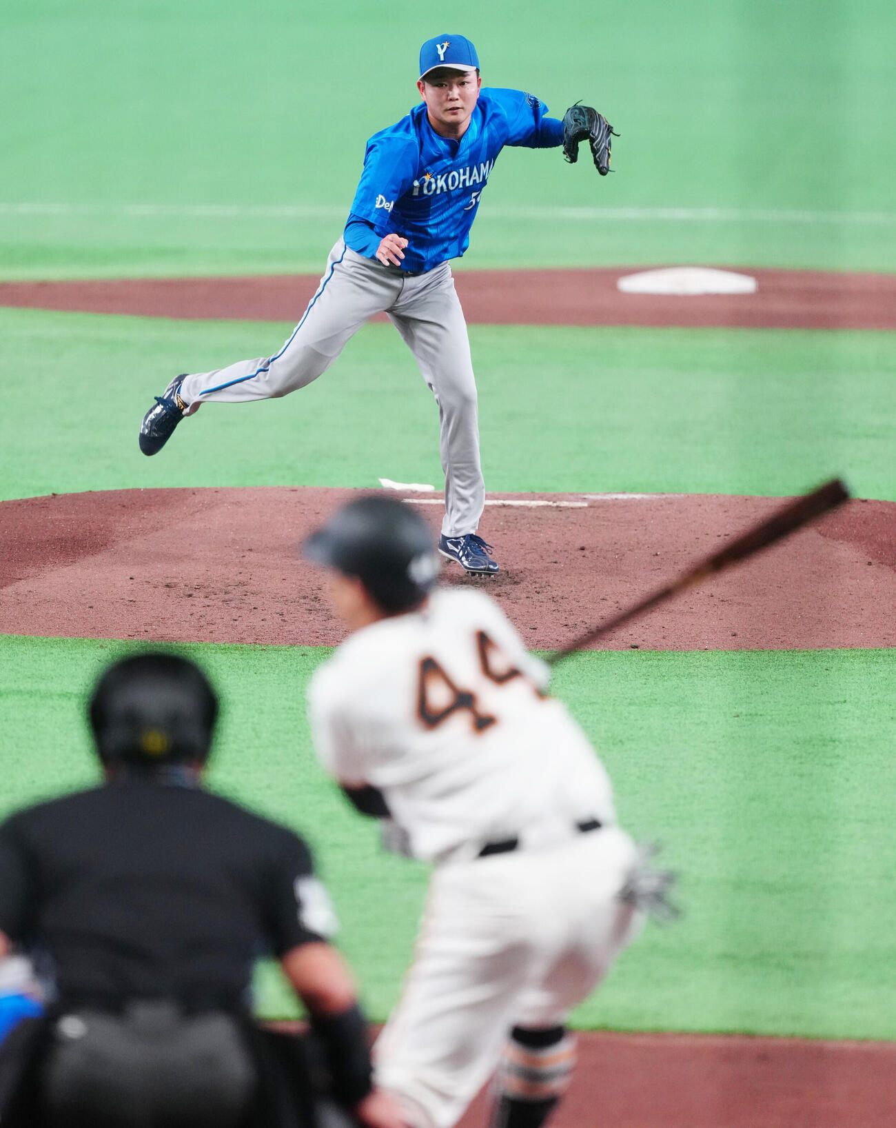 巨人対DeNA 2回裏巨人2死一、二塁、代打佐々木俊輔を空振り三振に仕留める石田裕太郎（撮影・鈴木みどり）