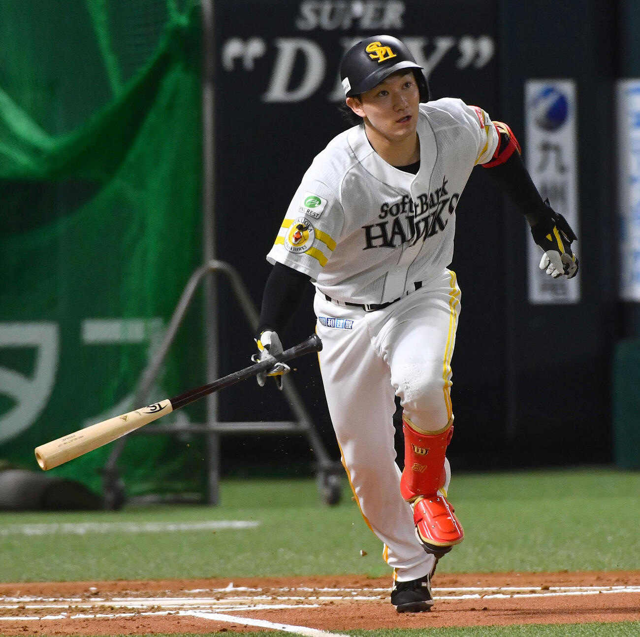 ライブBPで二塁打を放つソフトバンク正木智也（撮影・岩下翔太）