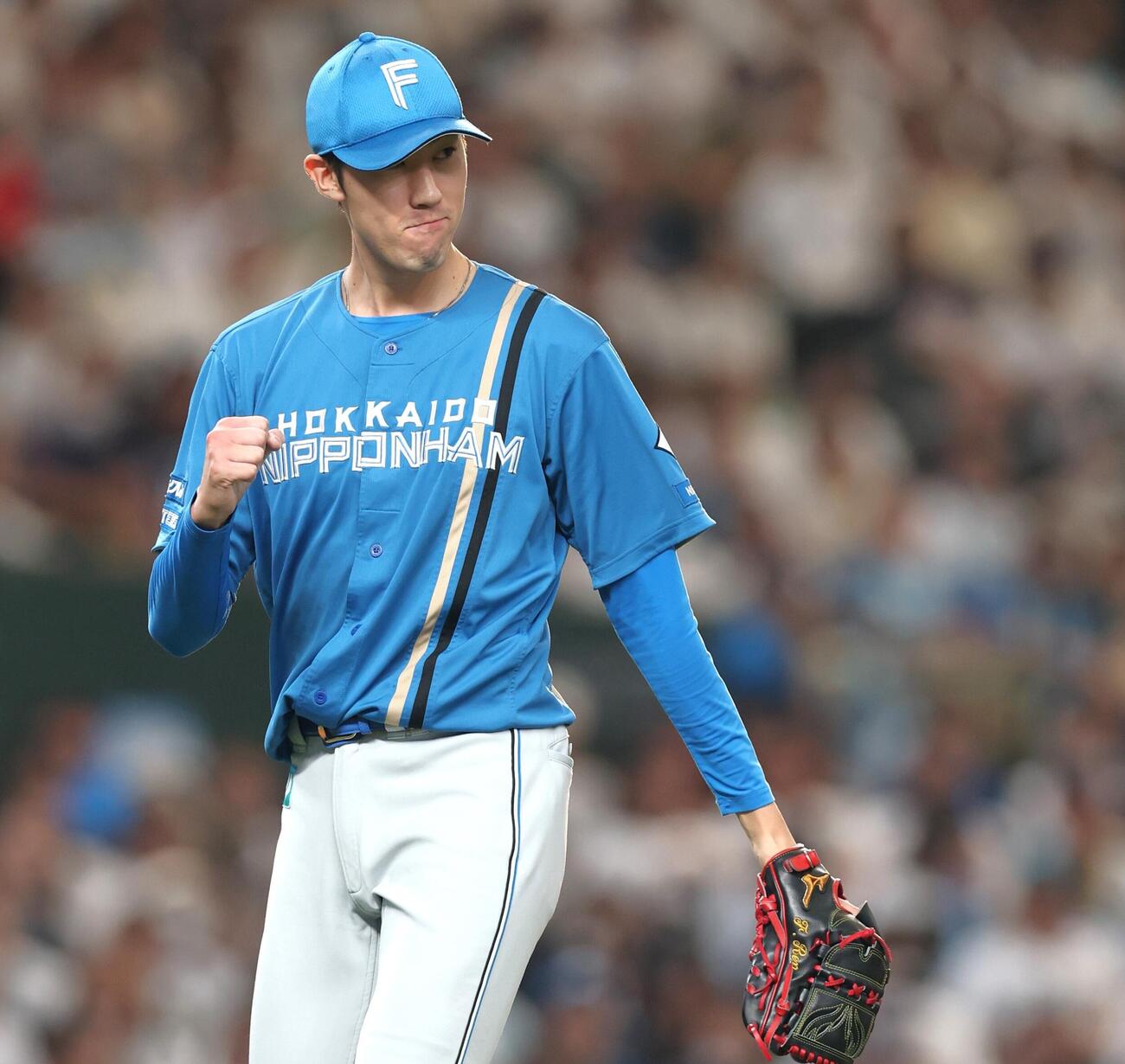 西武対日本ハム　7回裏、無失点に抑えガッツポーズの福島蓮（撮影・黒川智章）