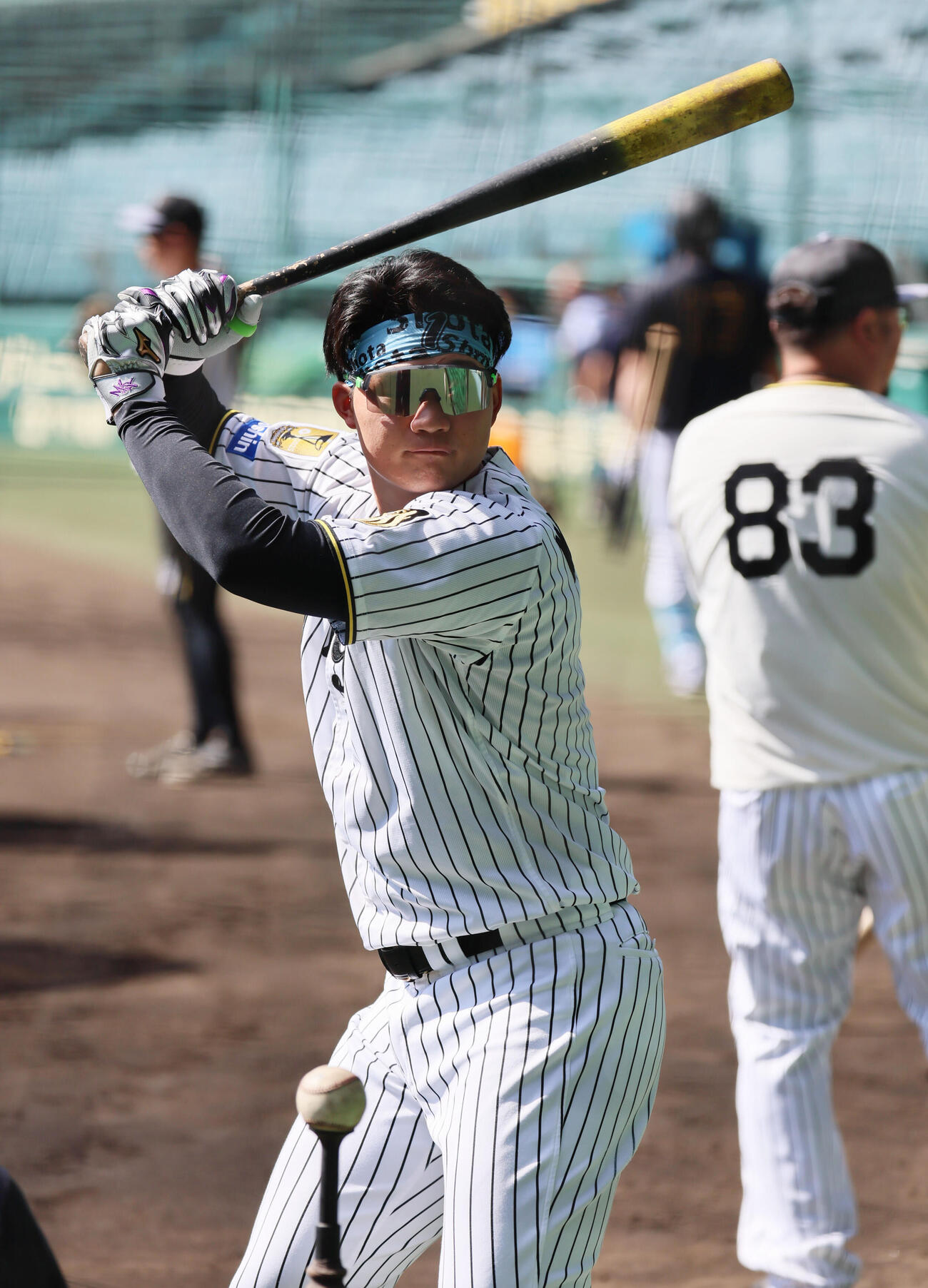 打撃練習に励む阪神森下翔太（撮影・宮崎幸一）