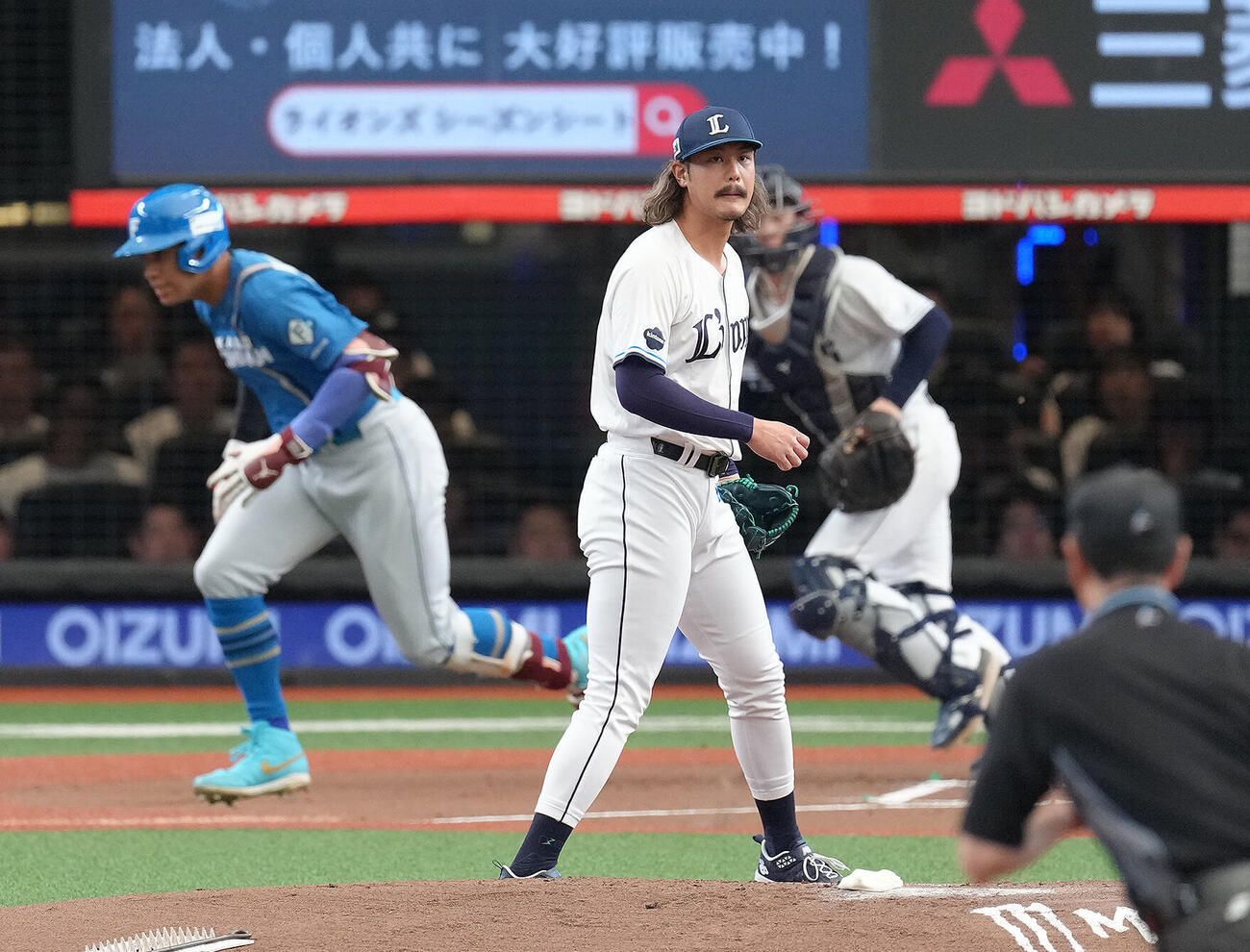 西武対日本ハム　2回表日本ハム無死一塁、万波中正を三併殺打に仕留めた高橋光成（撮影・足立雅史）