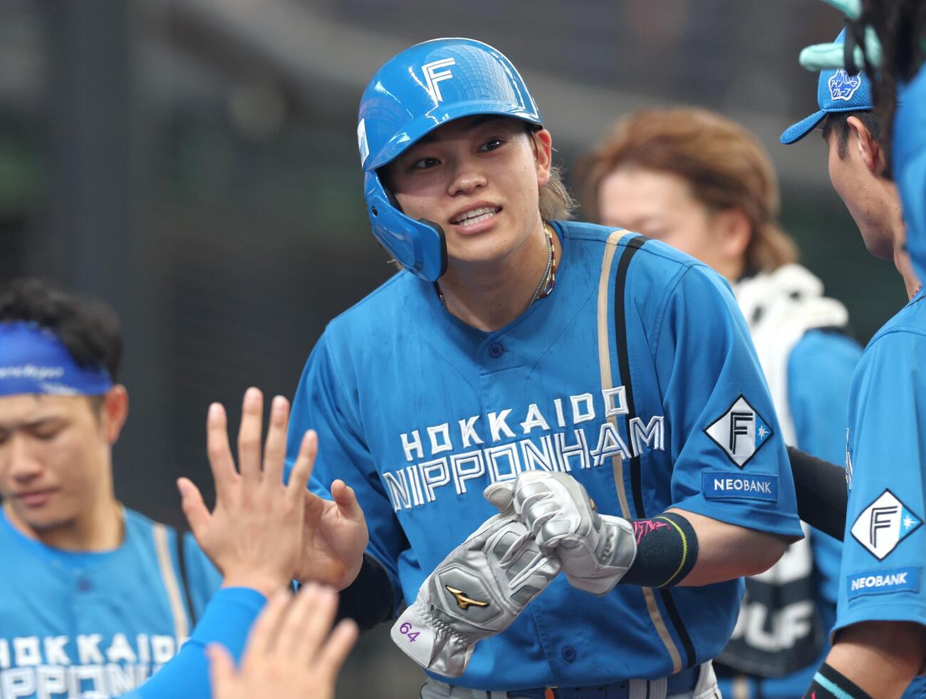 西武対日本ハム　5回表、生還し笑顔の田宮裕涼（撮影・黒川智章）