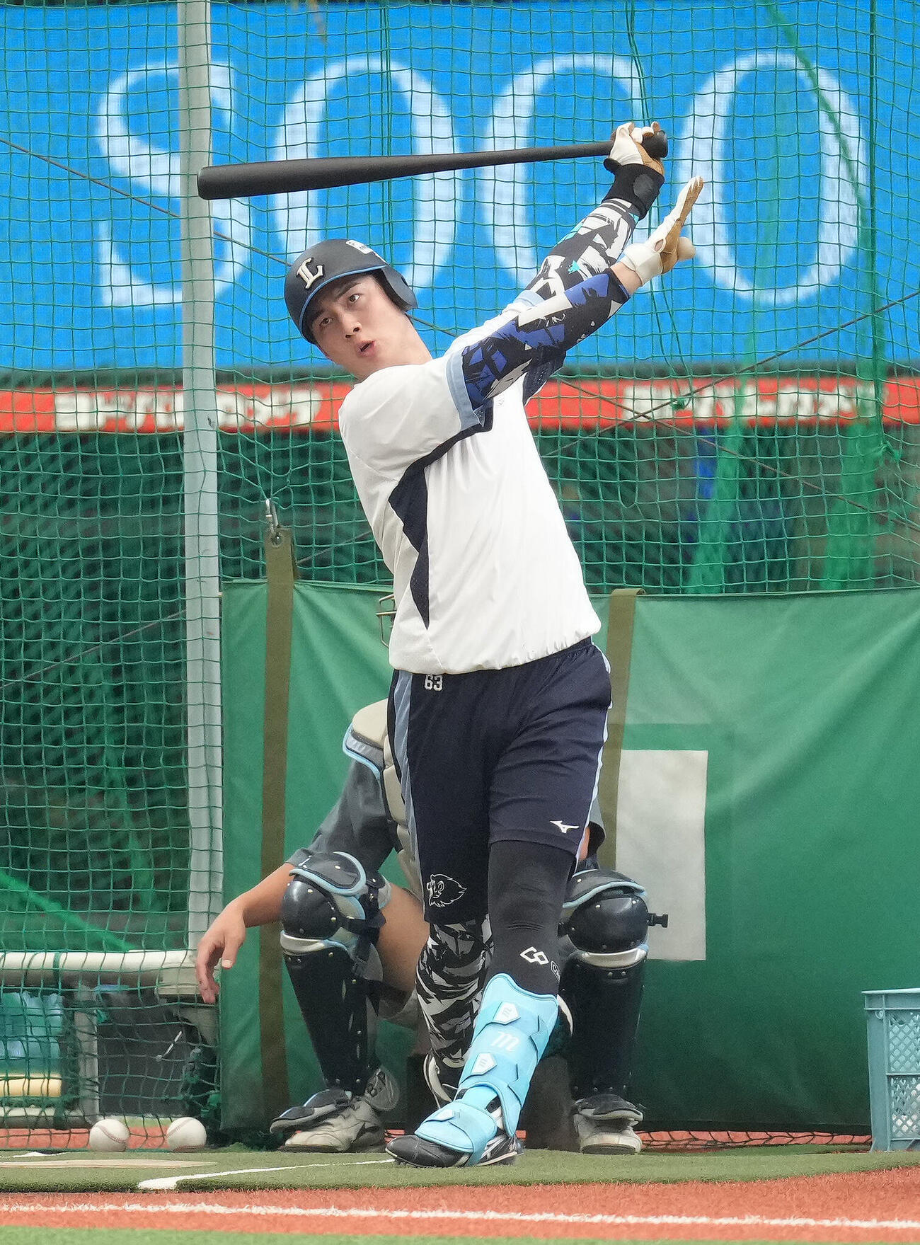 西武対日本ハム　試合前、打撃練習する西武長谷川信哉（撮影・足立雅史）