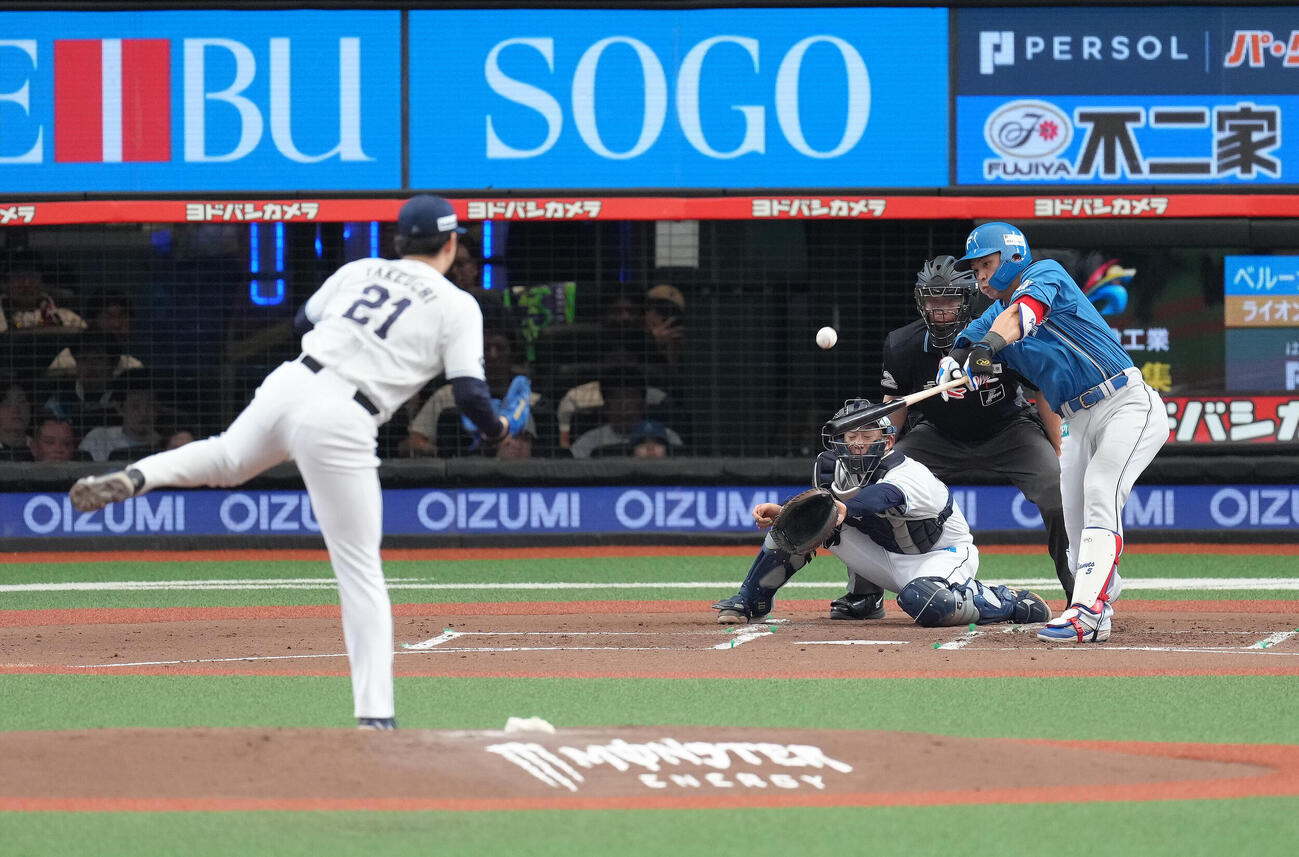 西武対日本ハム　2回表日本ハム1死、1死二塁、野村佑希は先制左前適時打を放つ。。投手武内夏暉（撮影・足立雅史）