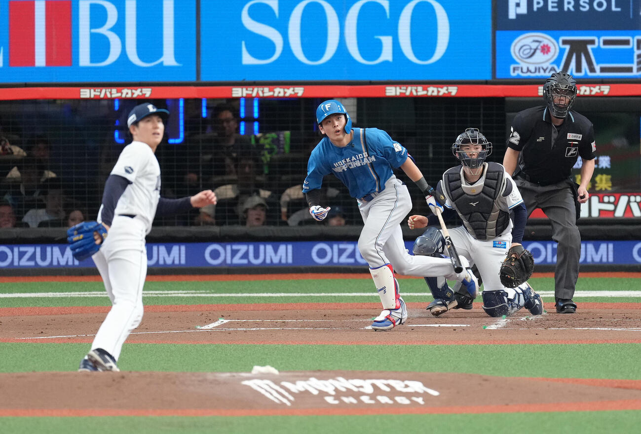 西武対日本ハム　2回表日本ハム1死、1死二塁、野村佑希は先制左前適時打を放つ。。投手武内夏暉（撮影・足立雅史）